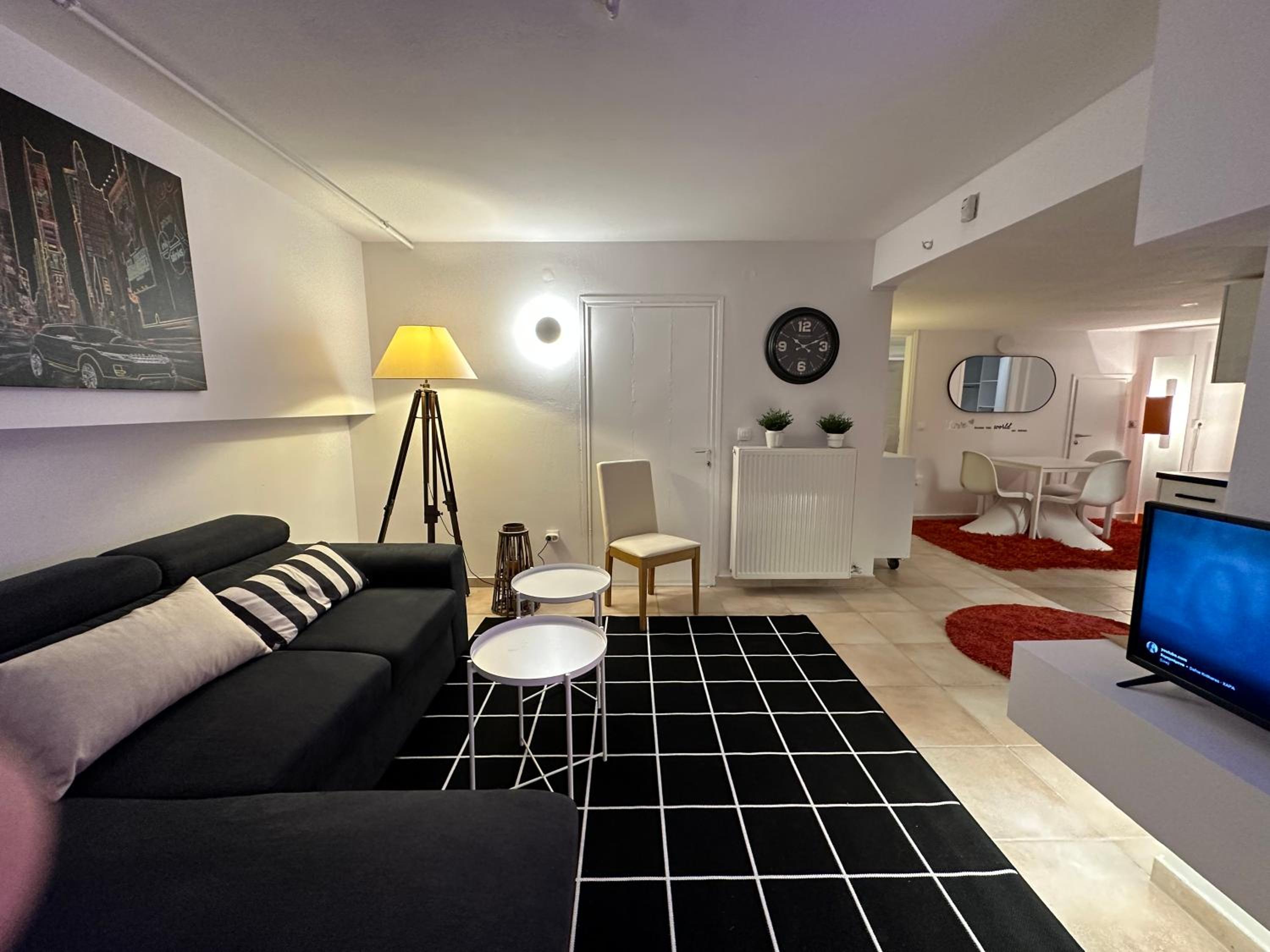 Luxury StudioArchit 7 & jacuzzi suite view 4