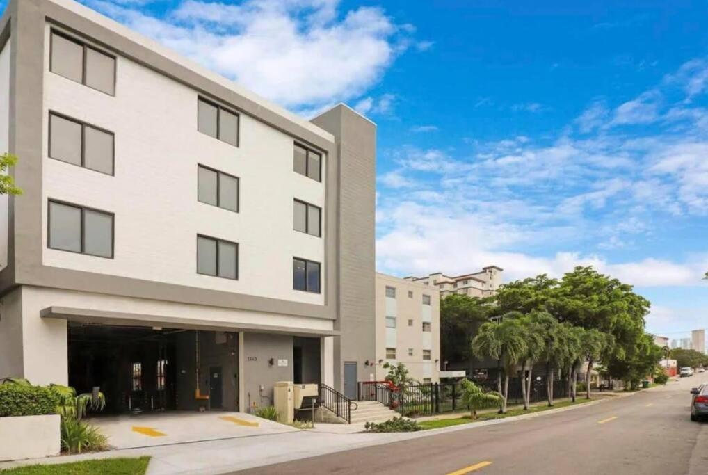 Modern Cozy 2BR Oasis with King Beds Near Marlins Park & Brickell
