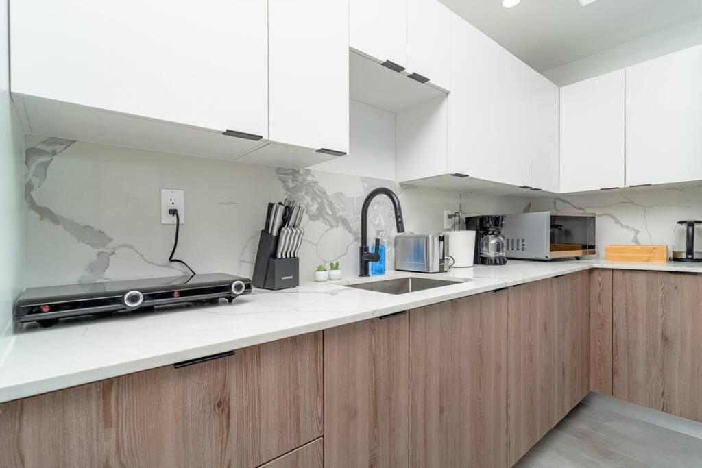 Modern Cozy 2BR Oasis with King Beds Near Marlins Park & Brickell