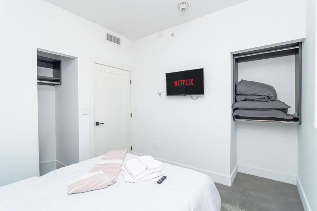 Modern Cozy 2BR Oasis with King Beds Near Marlins Park & Brickell