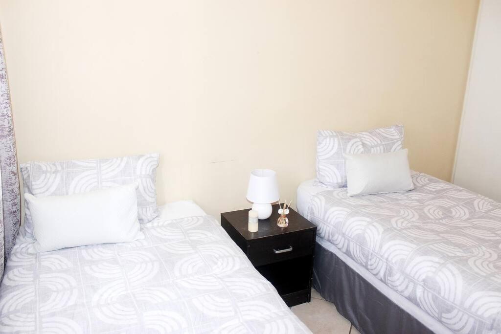 cozy 3 bed Duplex ,sleeps 6 with double bathroom