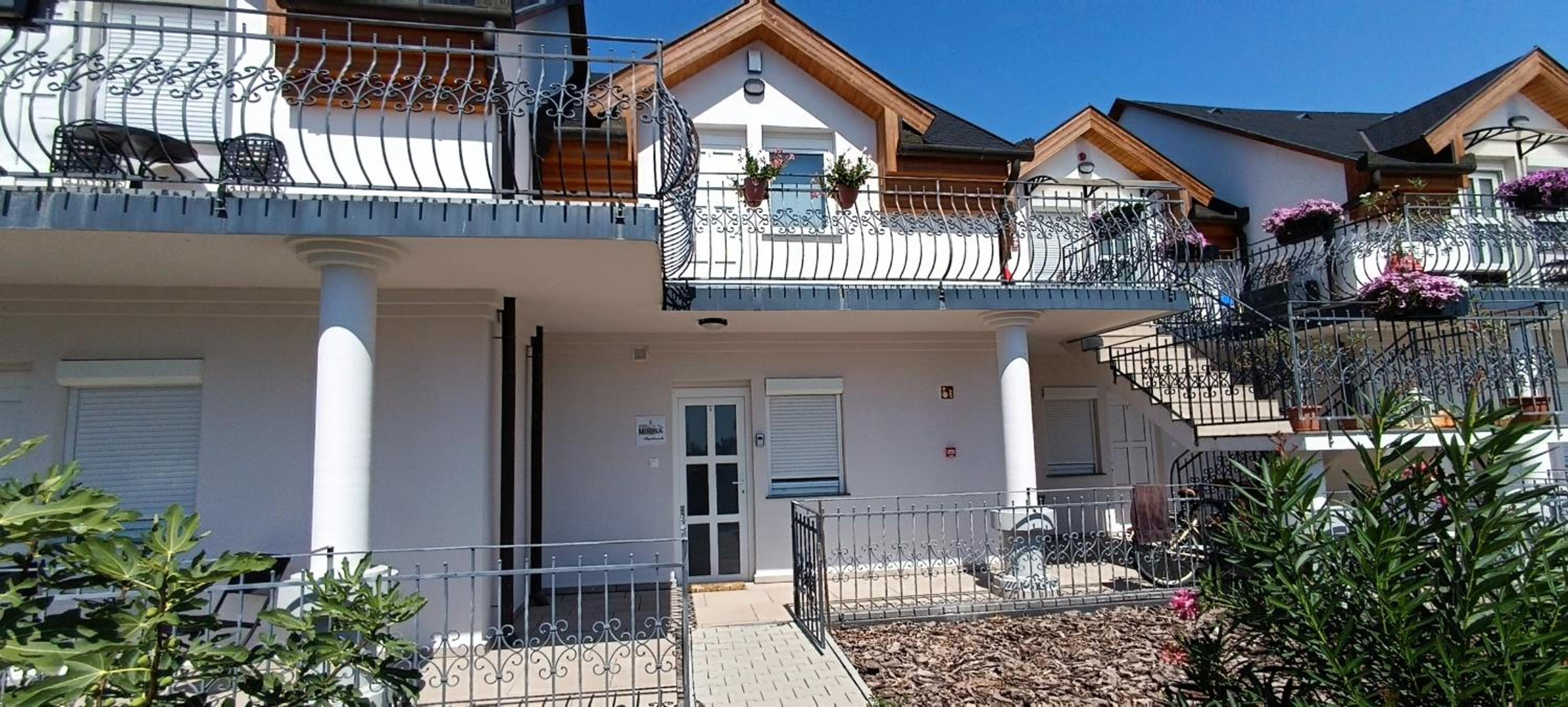 Mirina Apartmanok