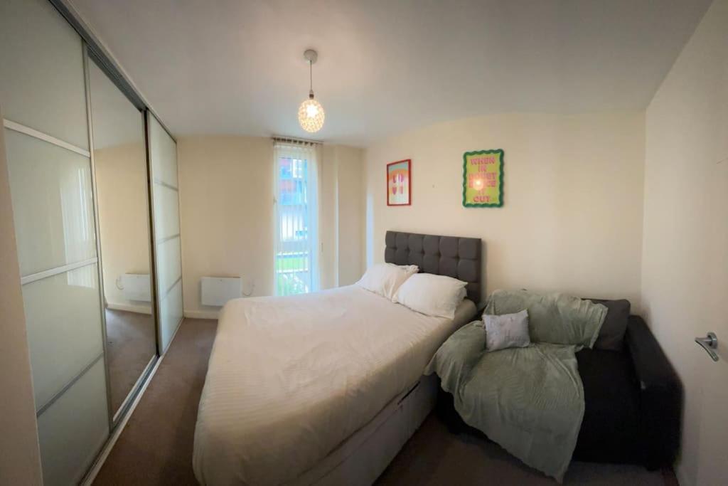 Entire Modern City Centre Apartment