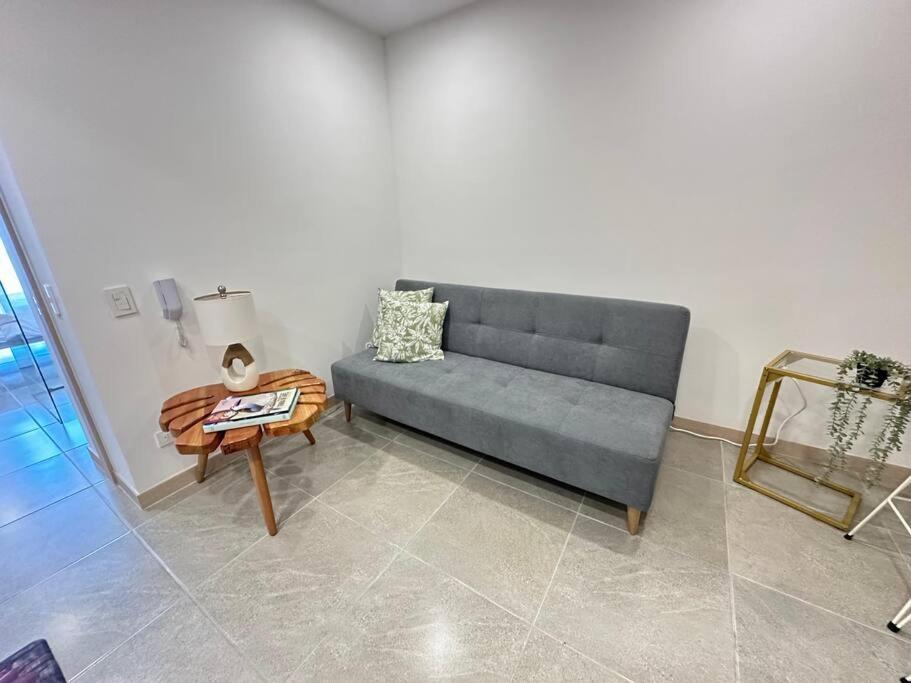 Belmonte 209-Lindo apartamento en Av centenario con pisicna gym