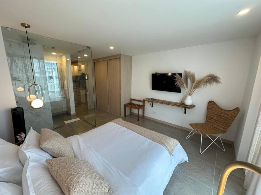 Belmonte 209-Lindo apartamento en Av centenario con pisicna gym