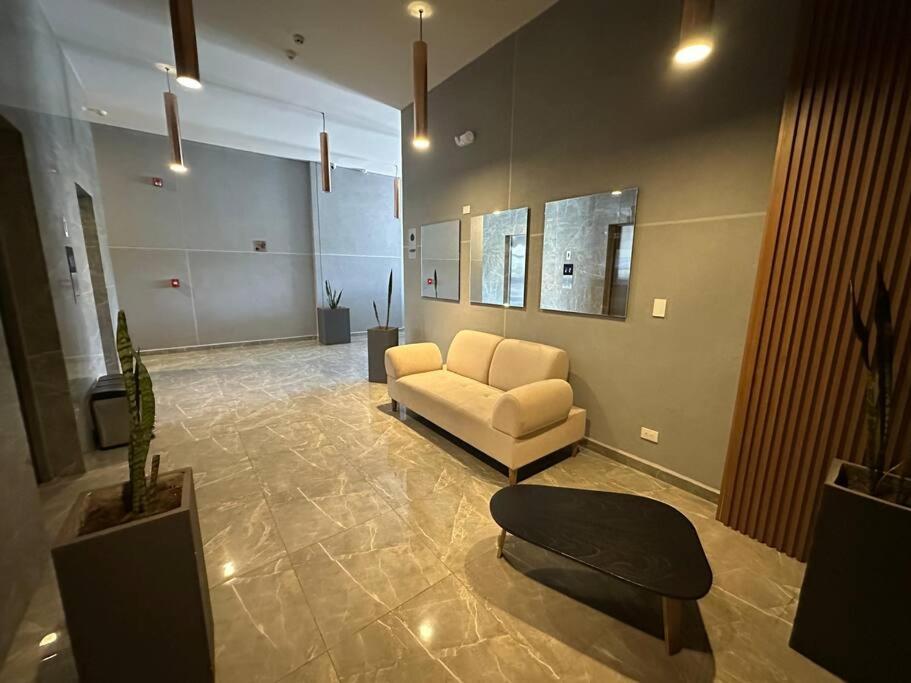 Belmonte 209-Lindo apartamento en Av centenario con pisicna gym