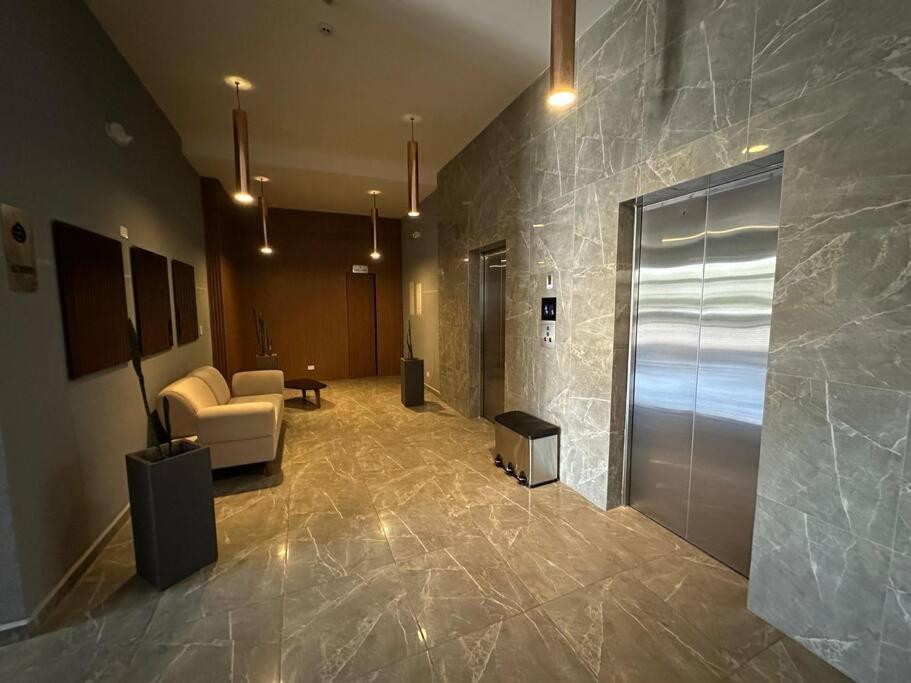 Belmonte 209-Lindo apartamento en Av centenario con pisicna gym