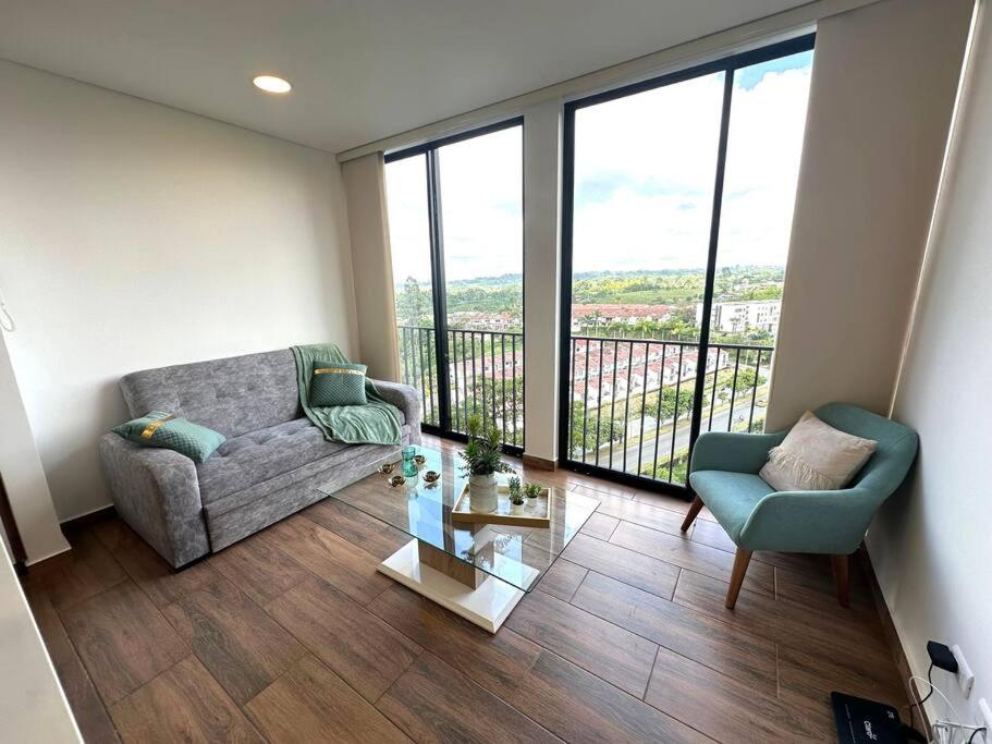 Amara-706 Hermoso y amplio Apartamento en barrio Laureles