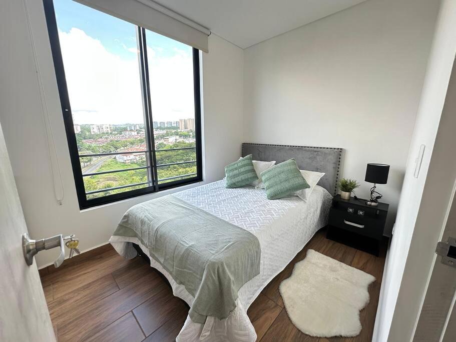 Amara-706 Hermoso y amplio Apartamento en barrio Laureles