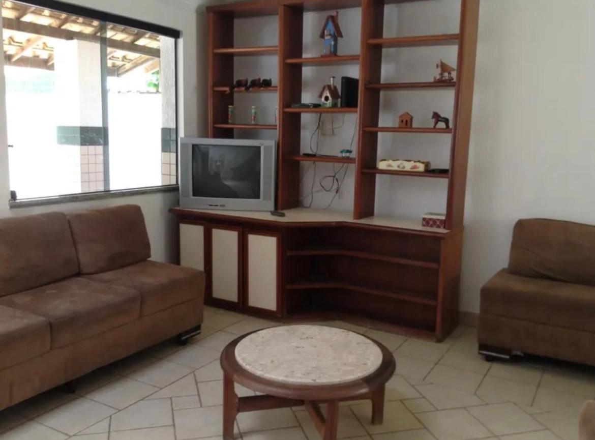 Casa com 4 Quartos e 3 banheiros para Alugar