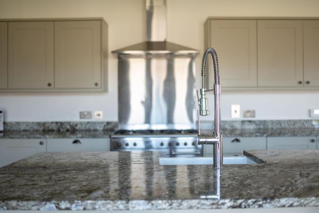 4 bed cottage Almondsbury view 3