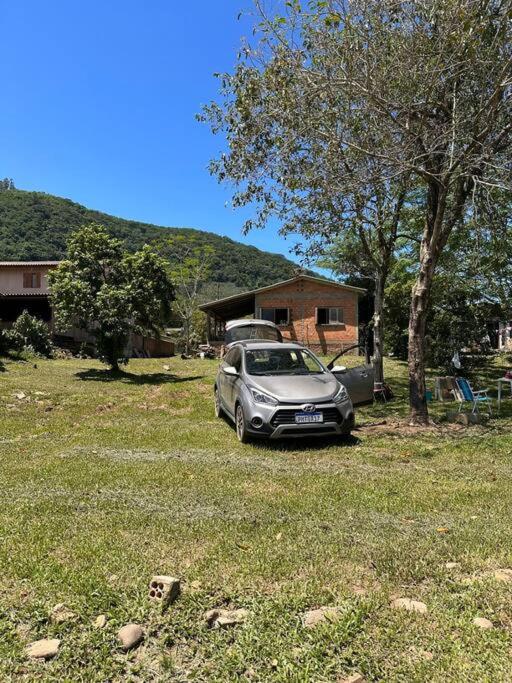Casa na beira do rio com Lareira