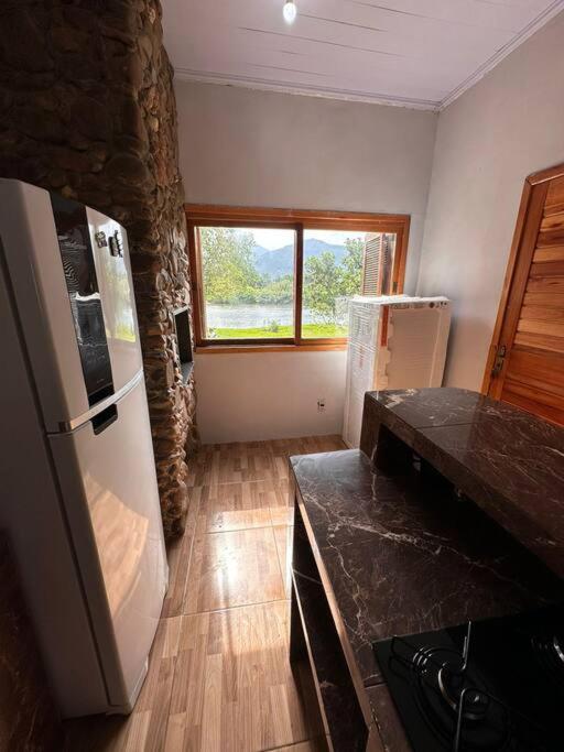 Casa na beira do rio com Lareira