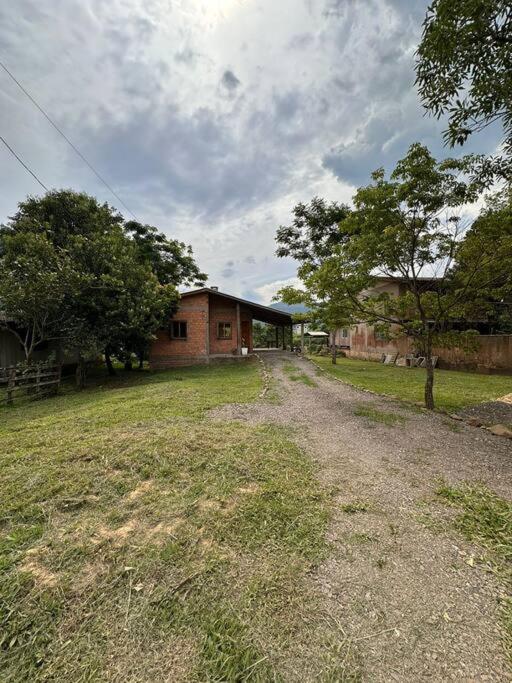 Casa na beira do rio com Lareira