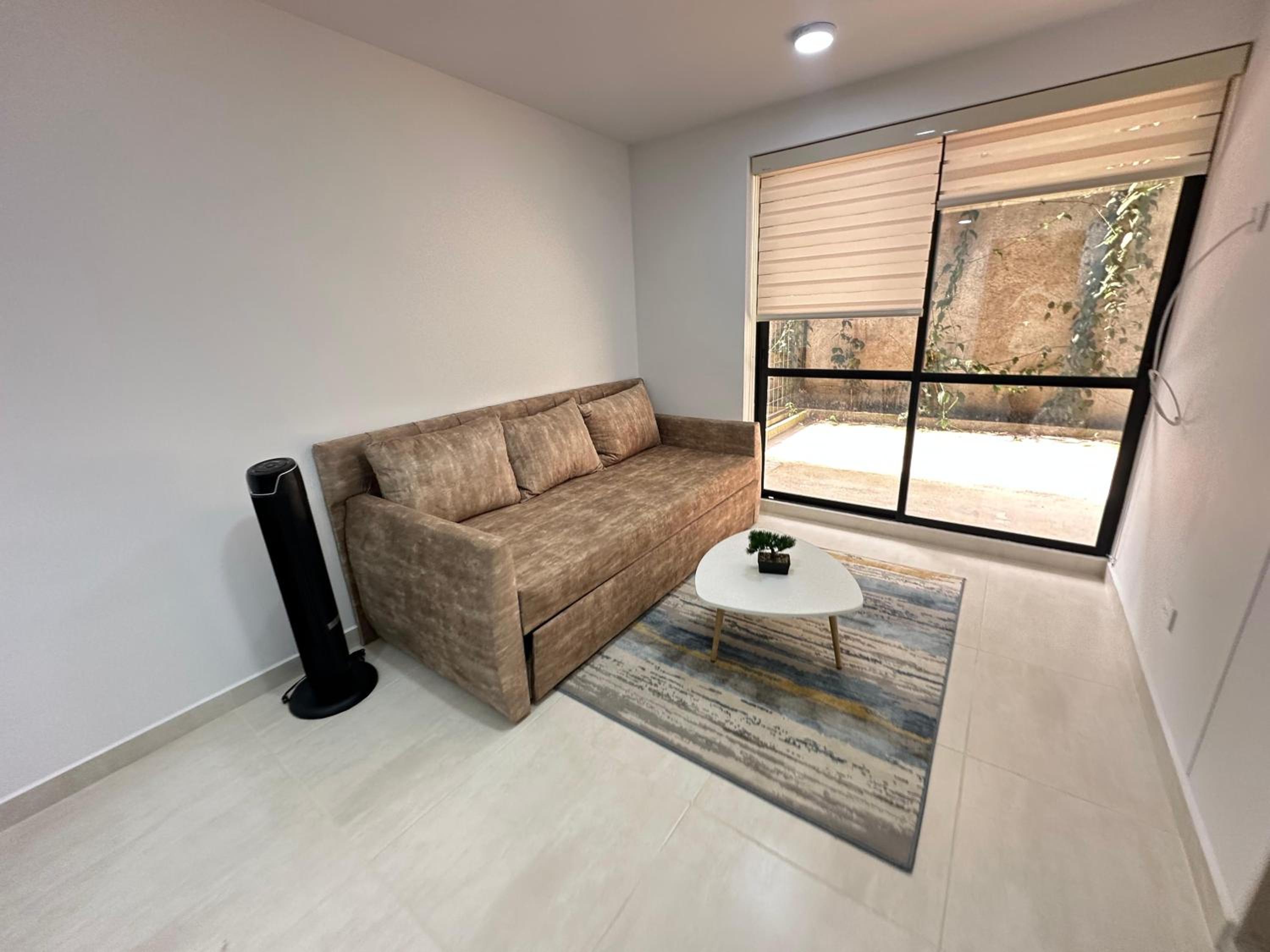 Hito 101 Amplio Apartaestudio en Av 19 norte con balcon