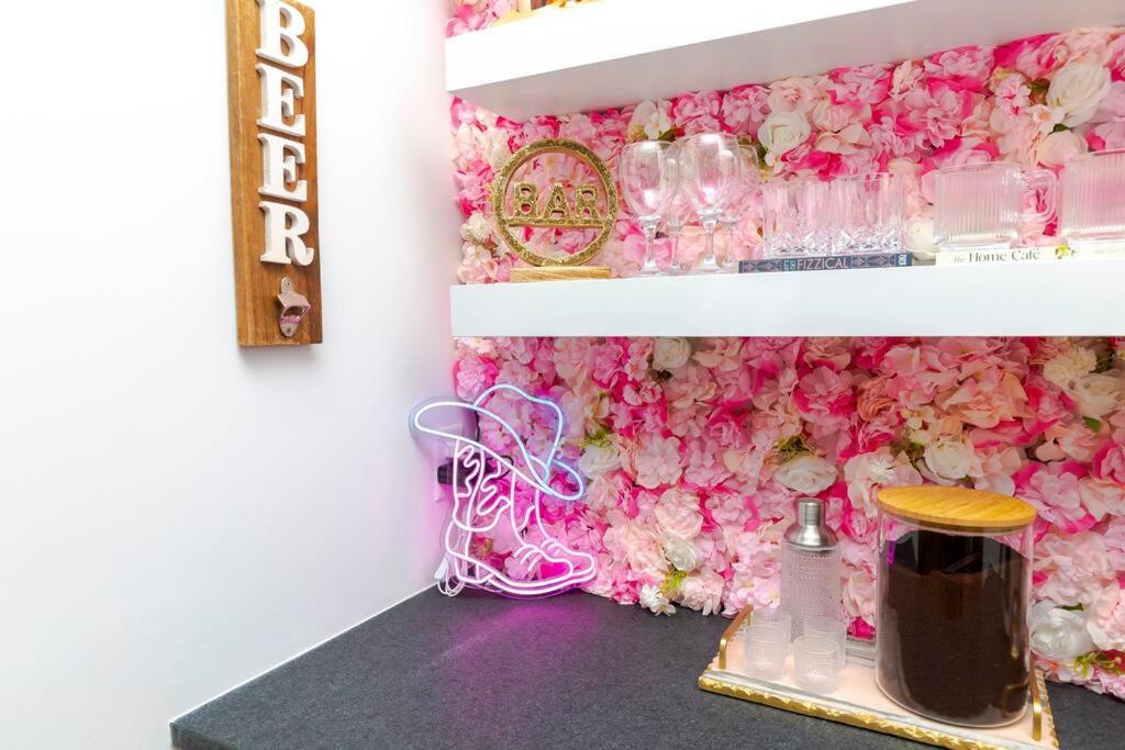 NEW! Beautiful Murals, Rooftop Deck & Karaoke! view 4