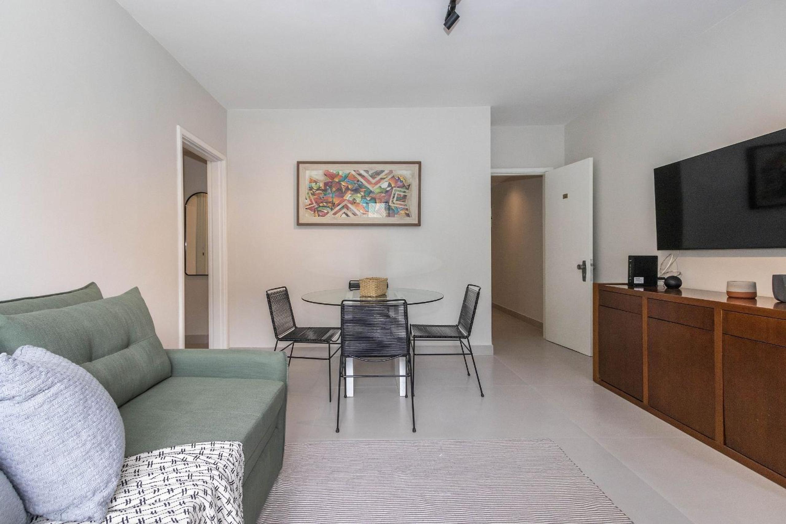 Flat com serviços e vista mar