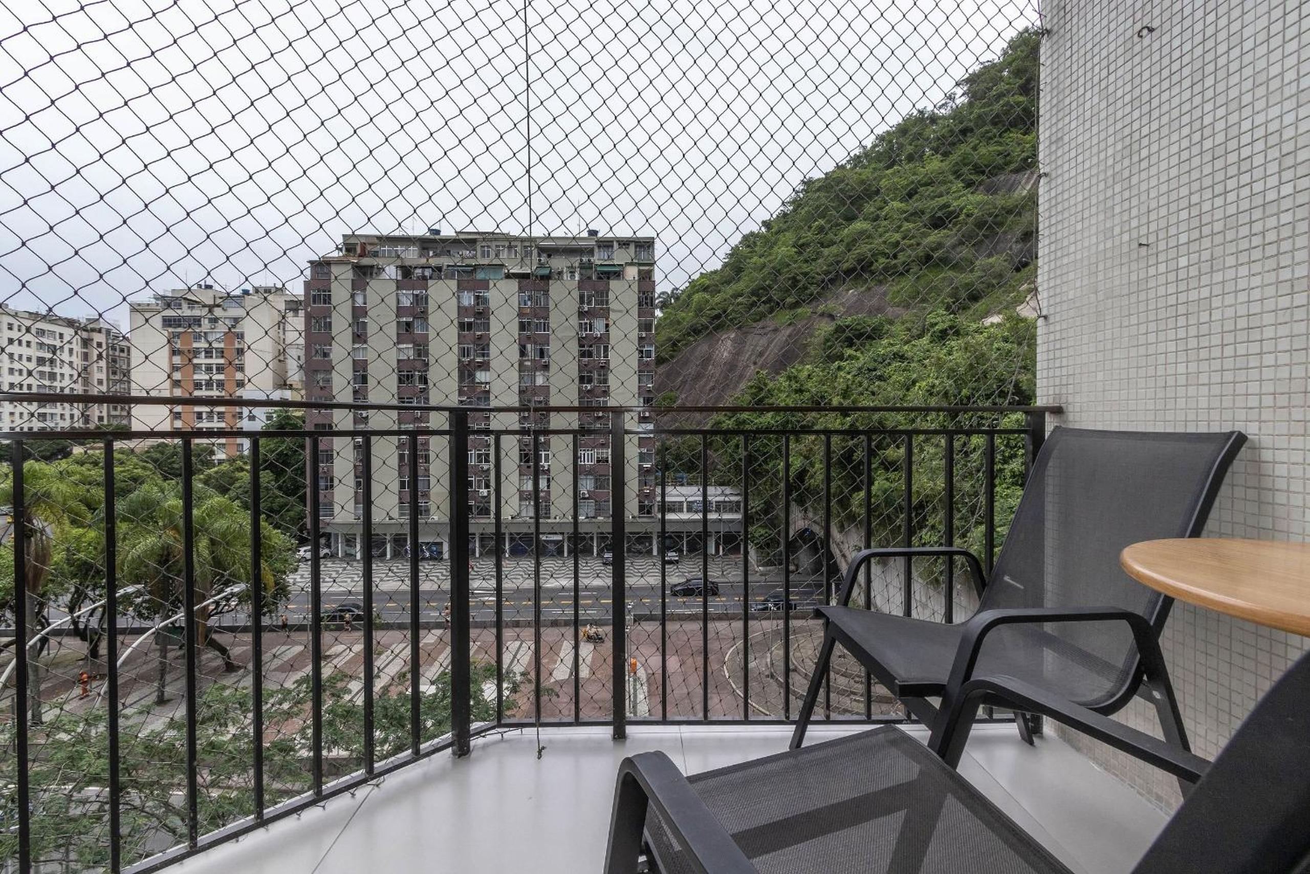 Flat com serviços e vista mar