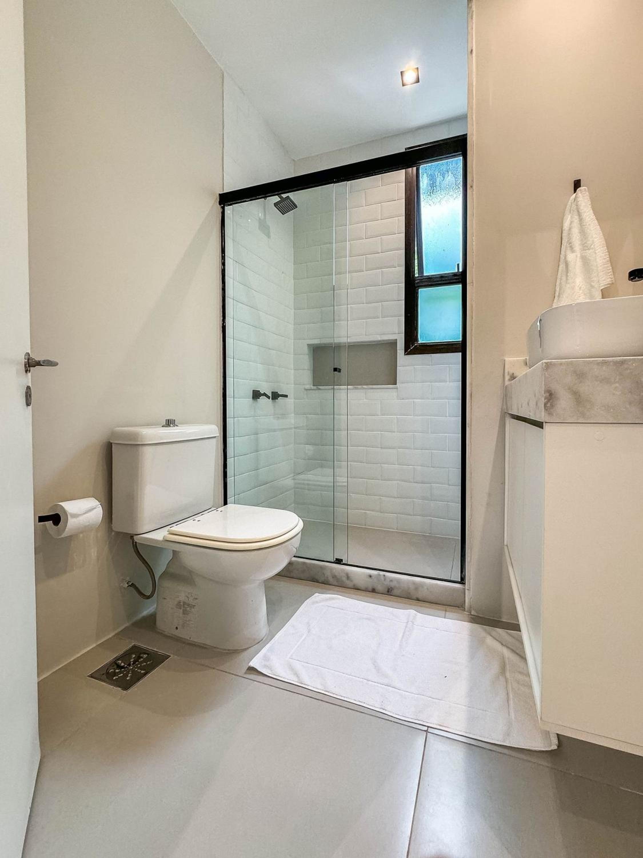Flat com serviços e vista mar