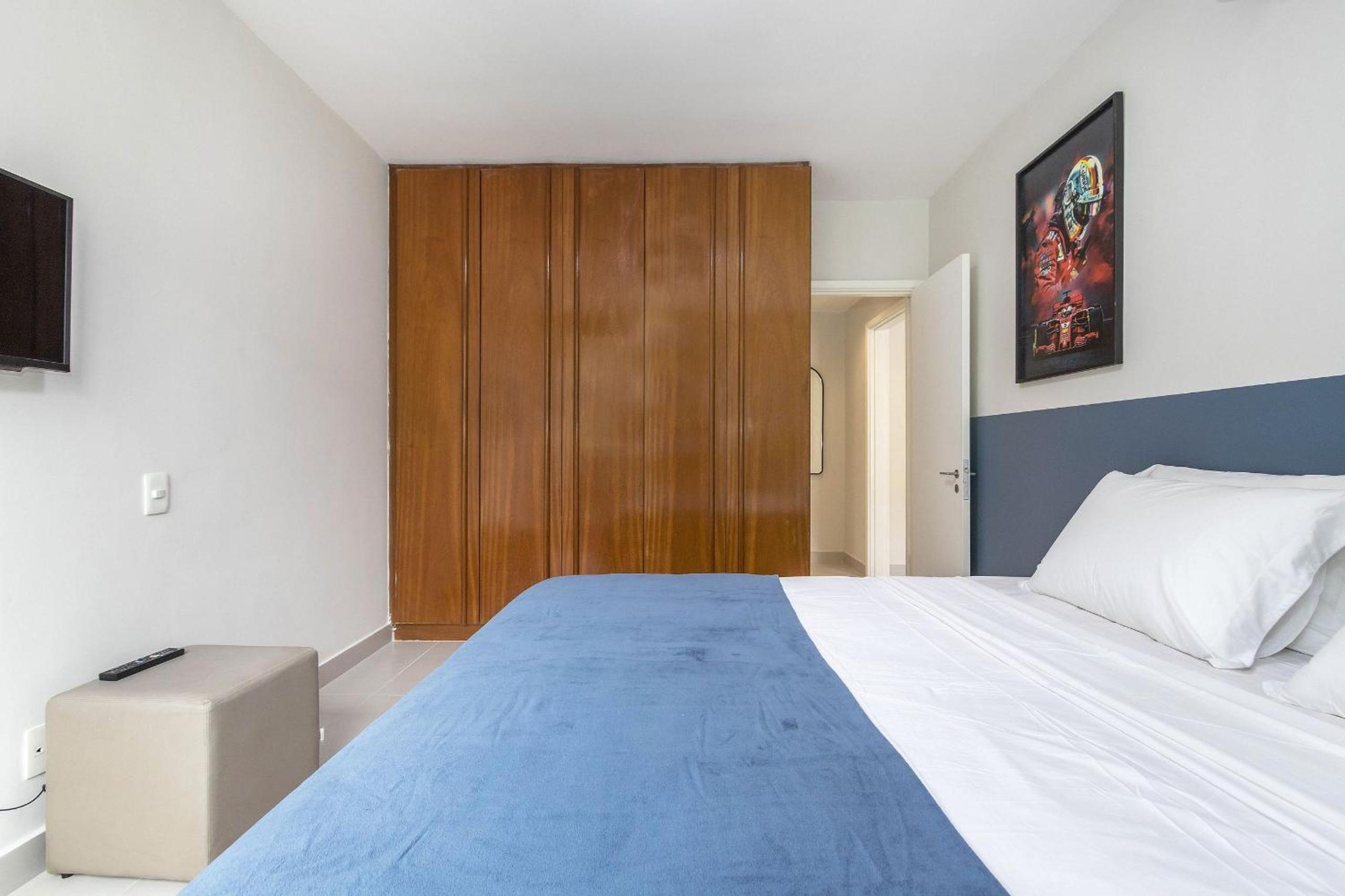 Flat com serviços e vista mar