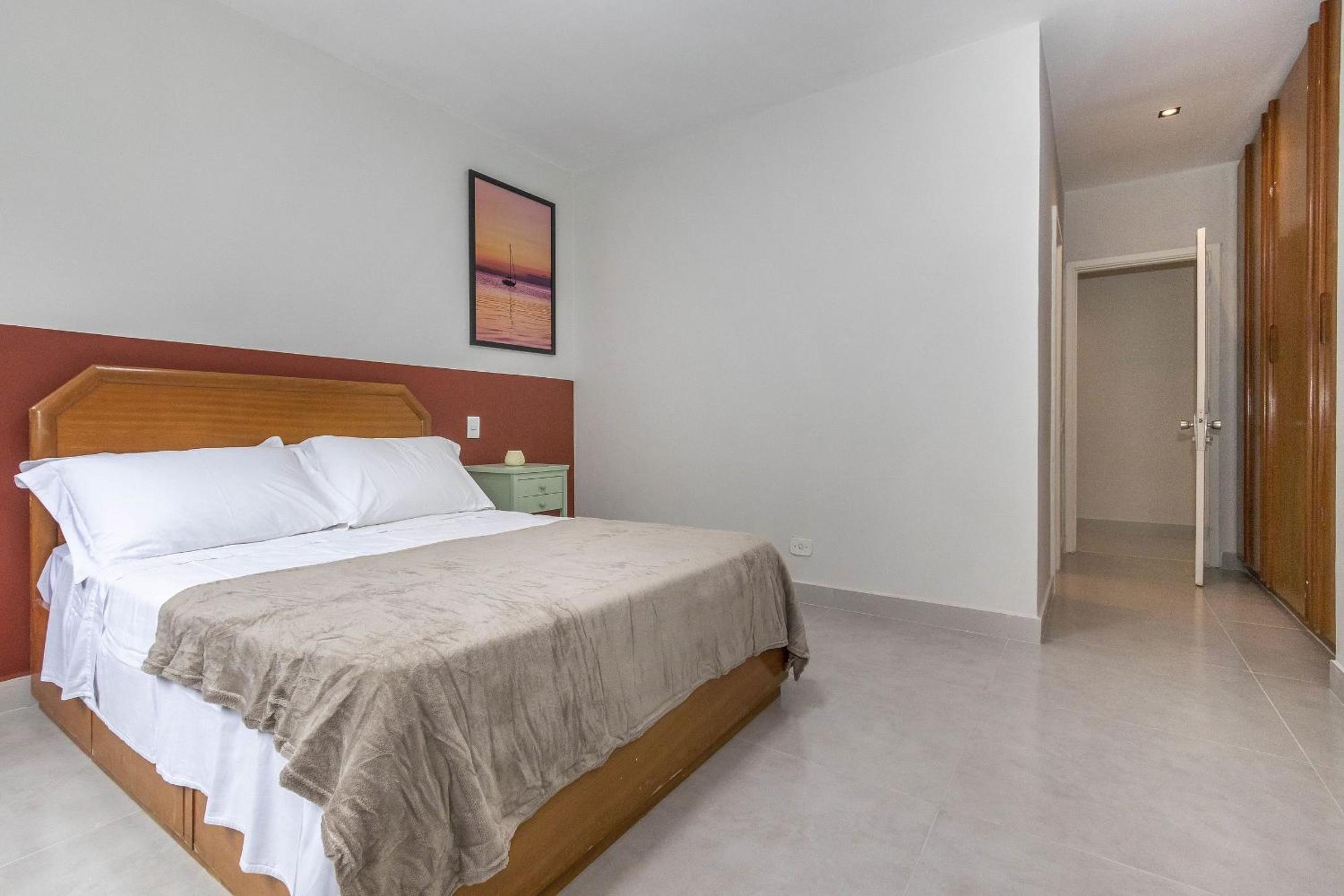 Flat com serviços e vista mar