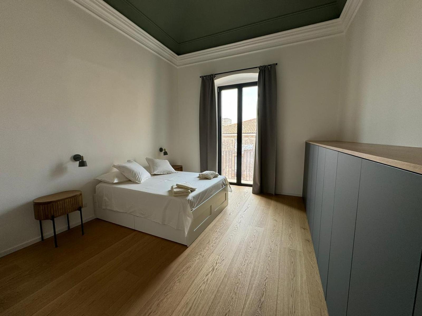 Splendid apartment - Historic center of Catania view 2
