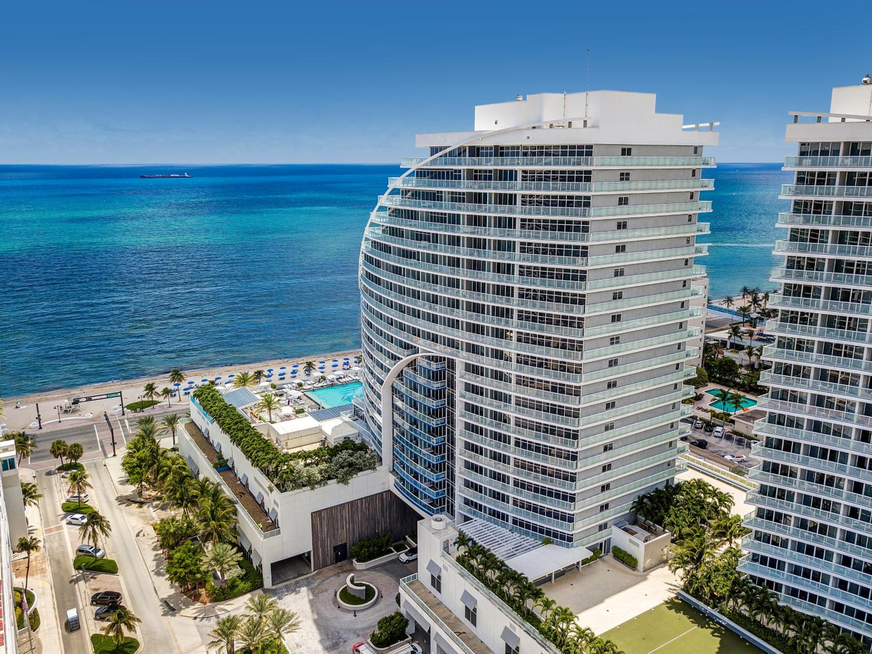 Luxury Oceanfront Escape with 5 Star Amenities and Stunning Views