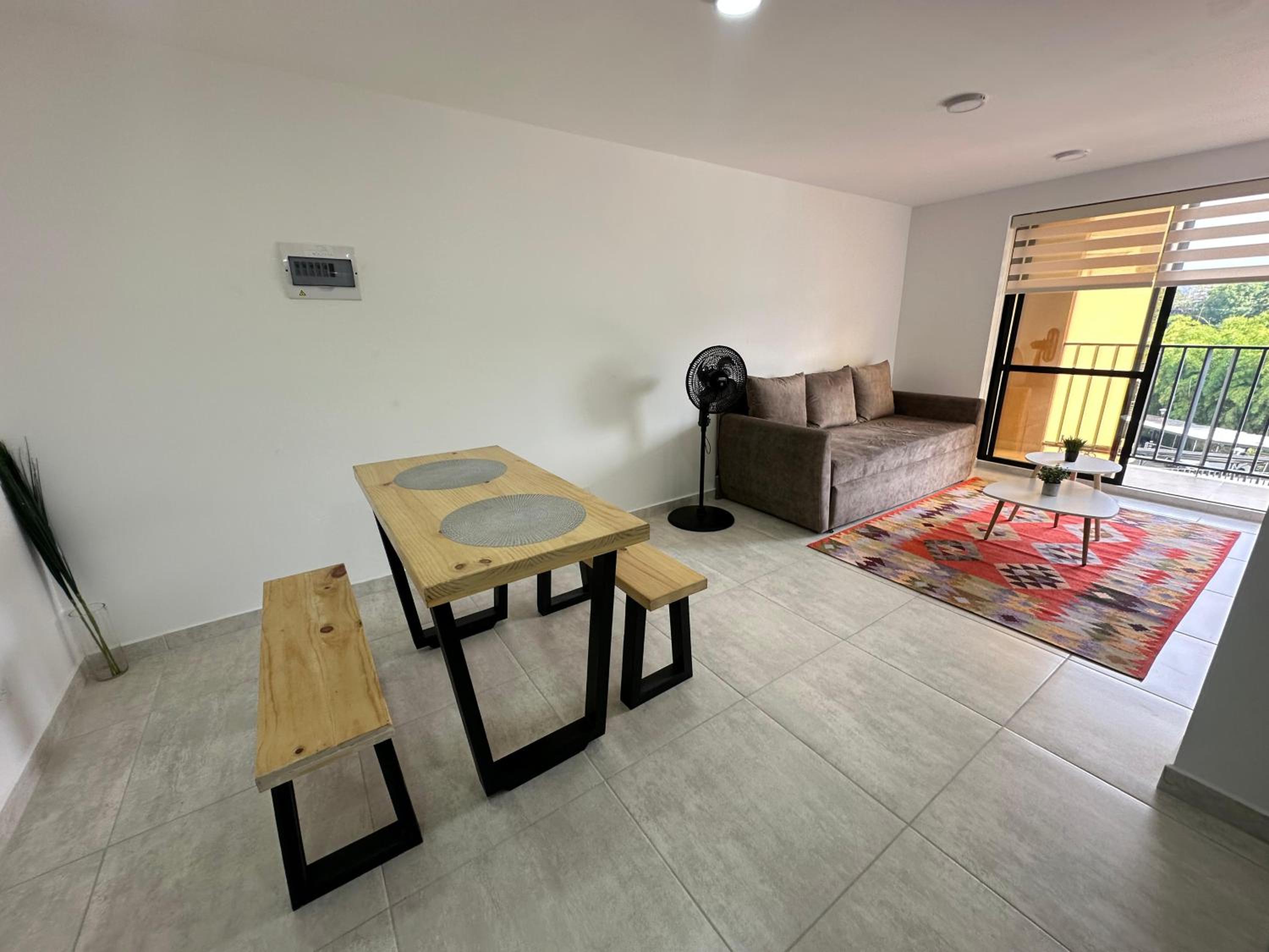 Hito404-Amplio Apartaestudio en Av 19 norte con balcon