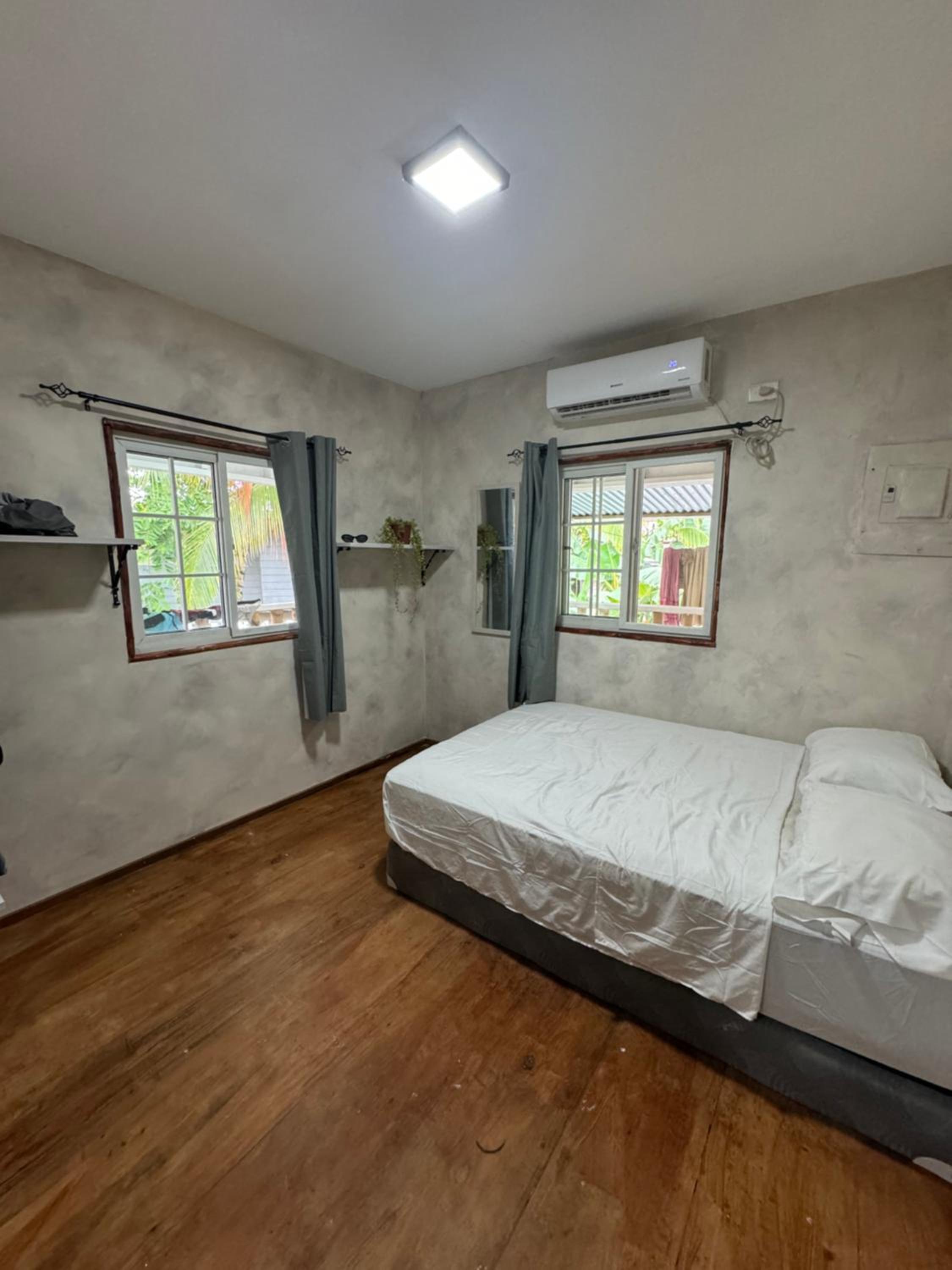 Villa Elena - Private Room with Shower