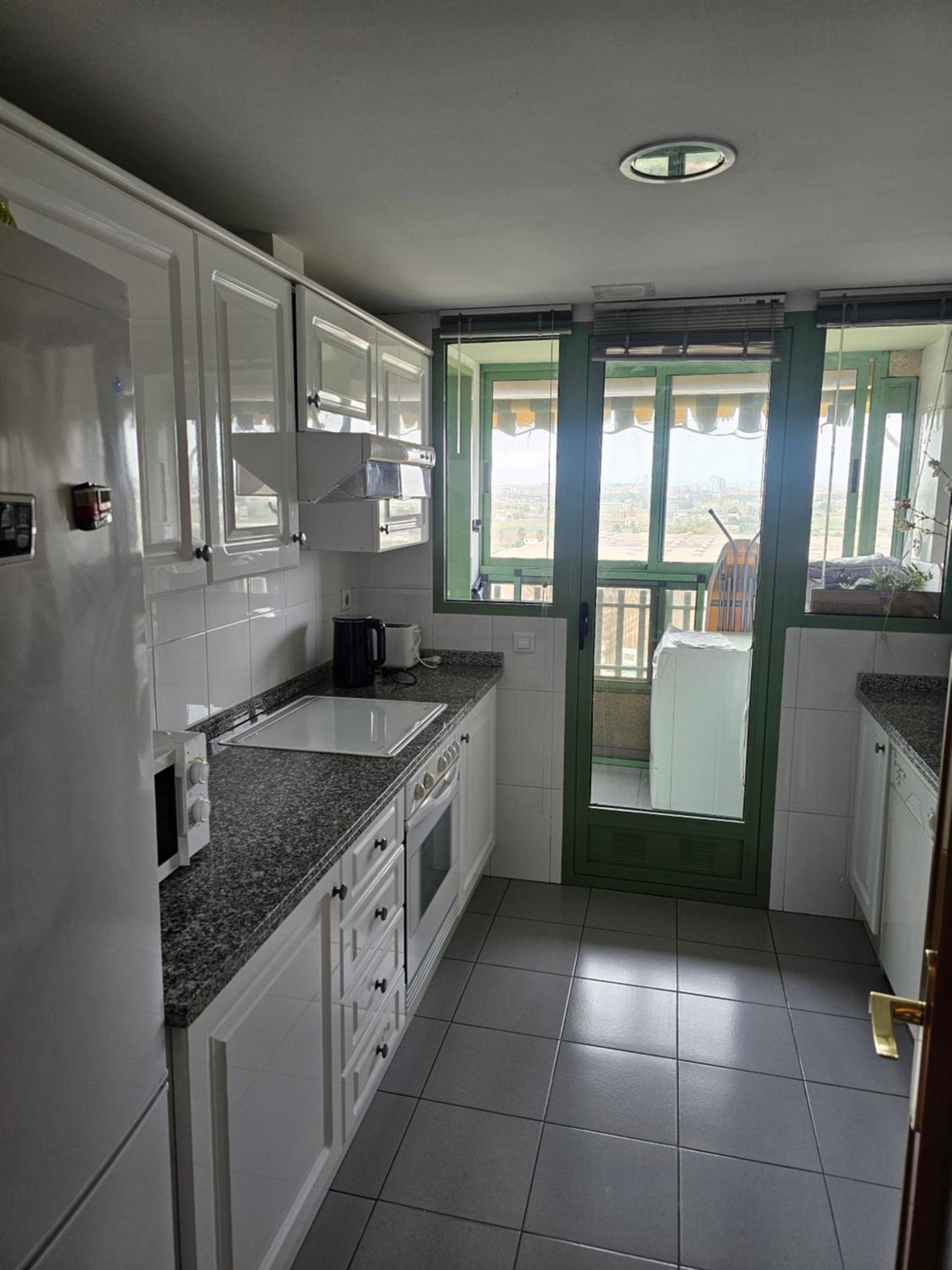 Habitacion Patacona en Valencia — kitchen