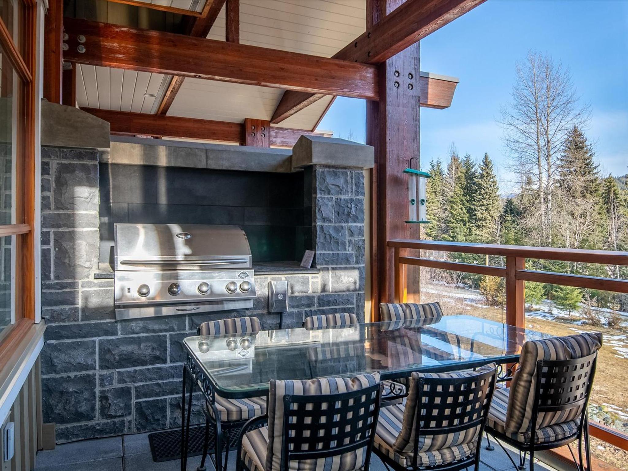 4 bed 3 bath Mountain view townhome offering a Whistler retreat close to everything you might need