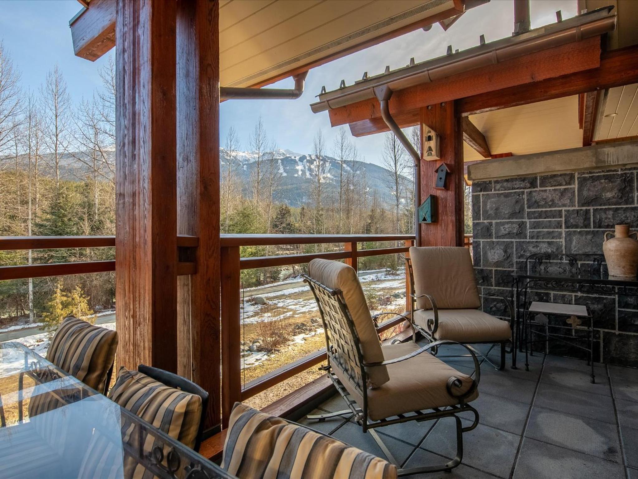4 bed 3 bath Mountain view townhome offering a Whistler retreat close to everything you might need