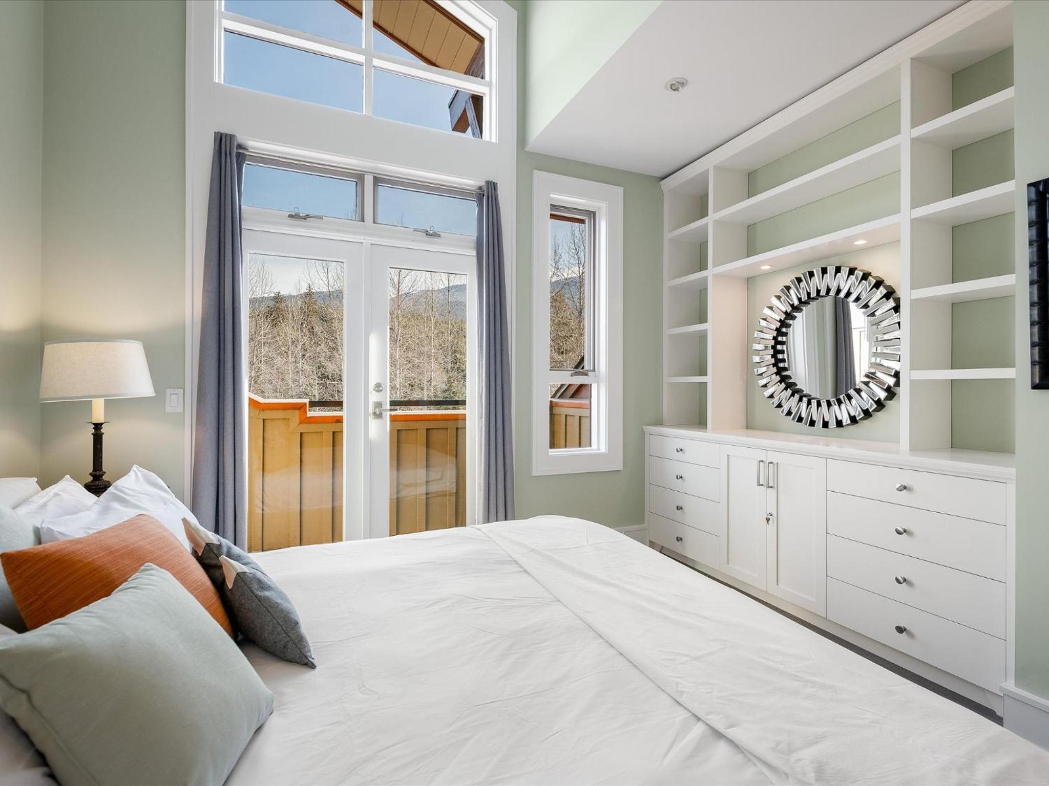 4 bed 3 bath Mountain view townhome offering a Whistler retreat close to everything you might need