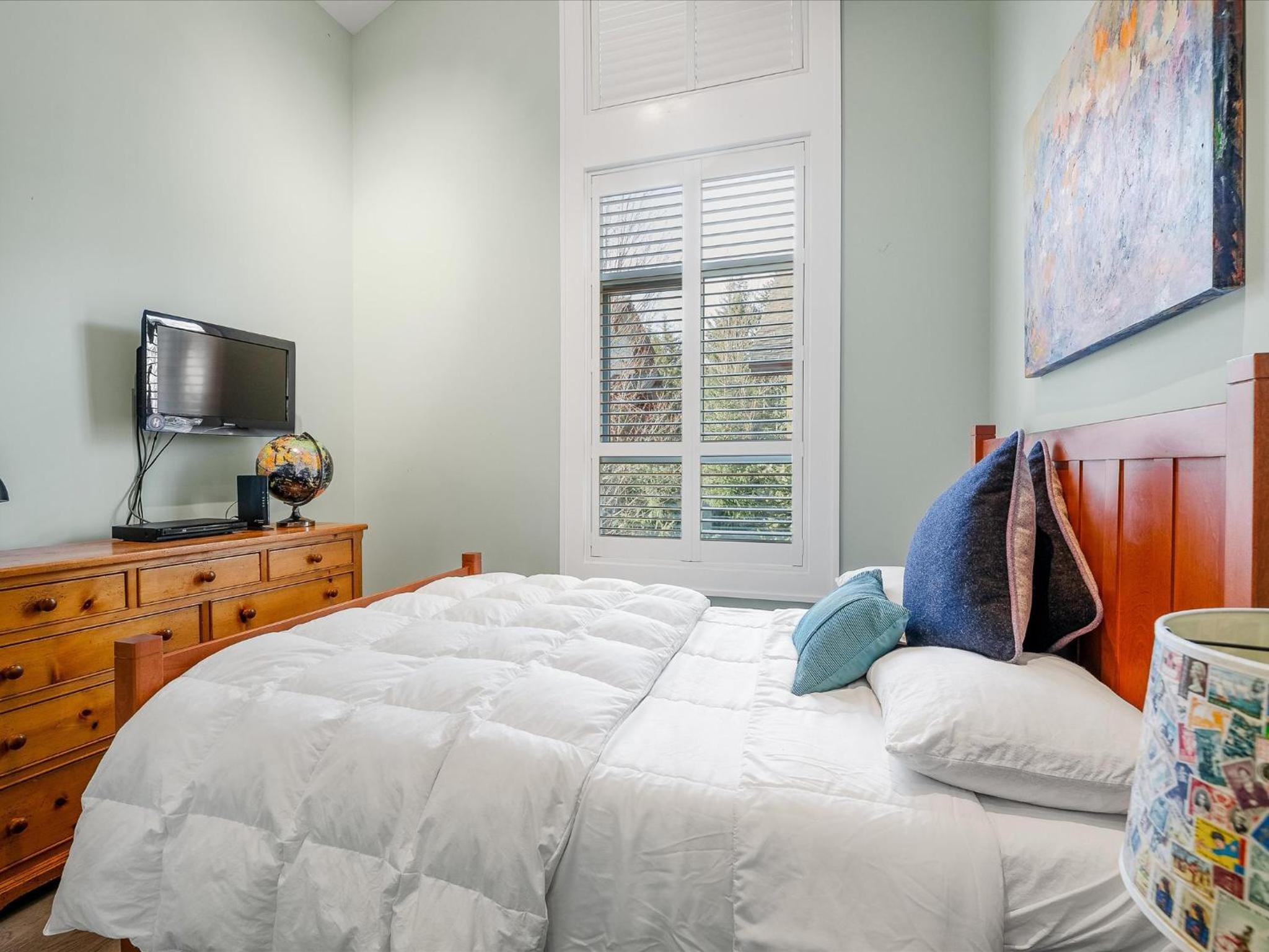 4 bed 3 bath Mountain view townhome offering a Whistler retreat close to everything you might need