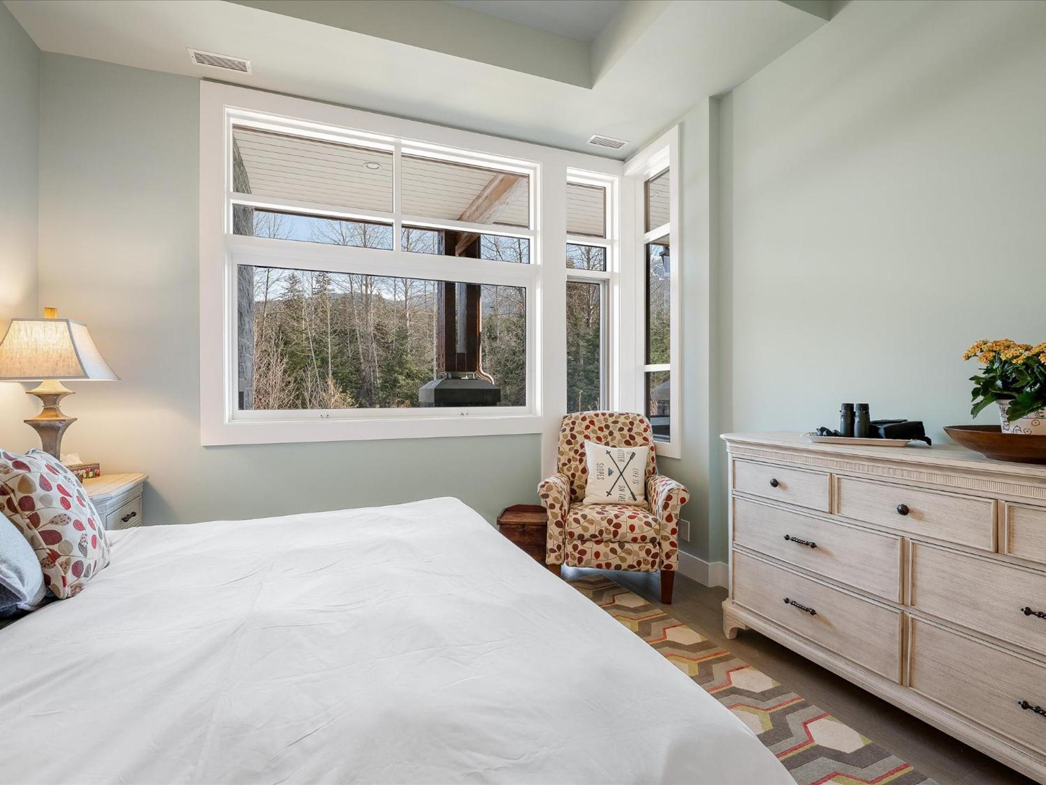 4 bed 3 bath Mountain view townhome offering a Whistler retreat close to everything you might need