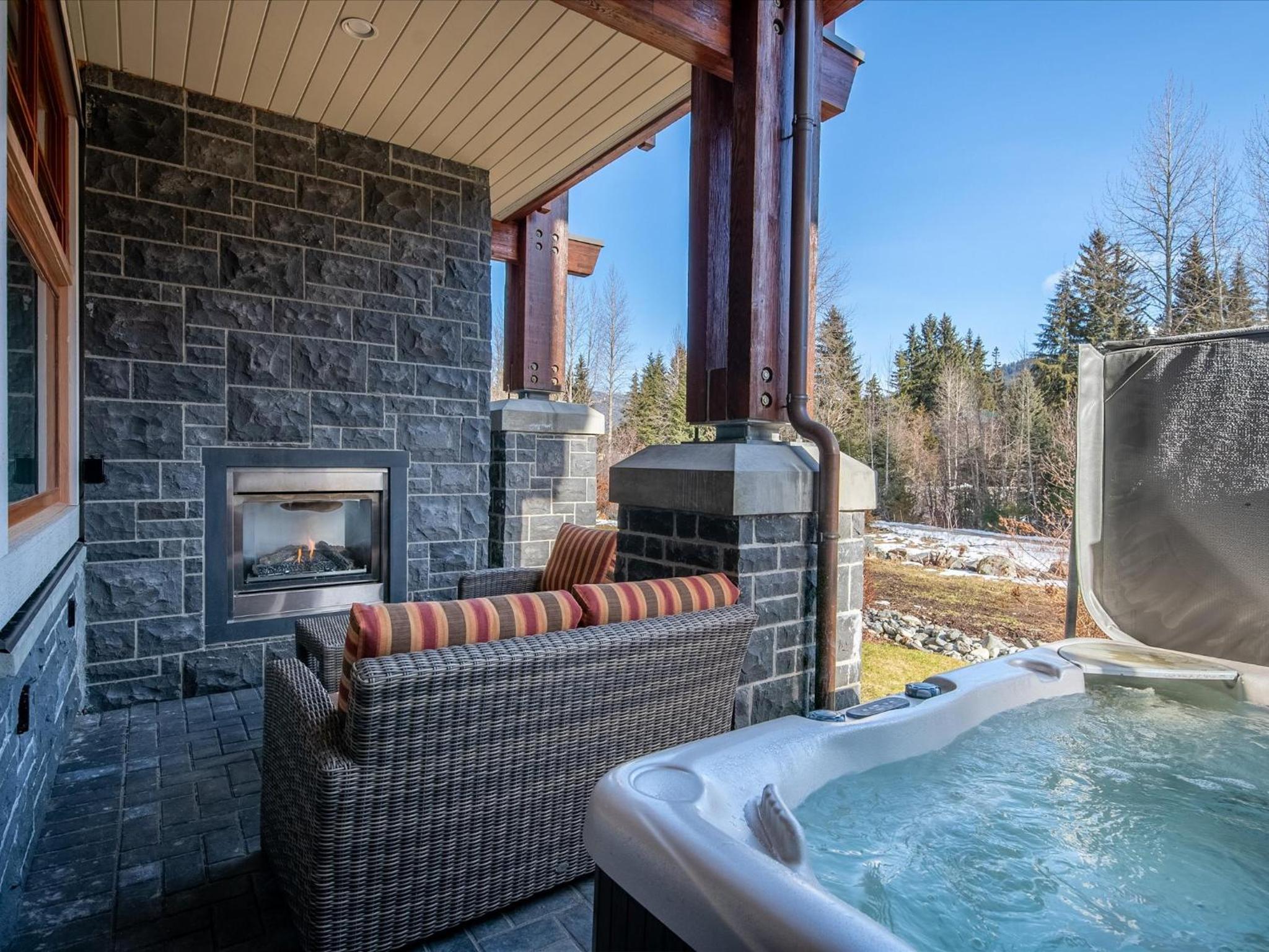 4 bed 3 bath Mountain view townhome offering a Whistler retreat close to everything you might need