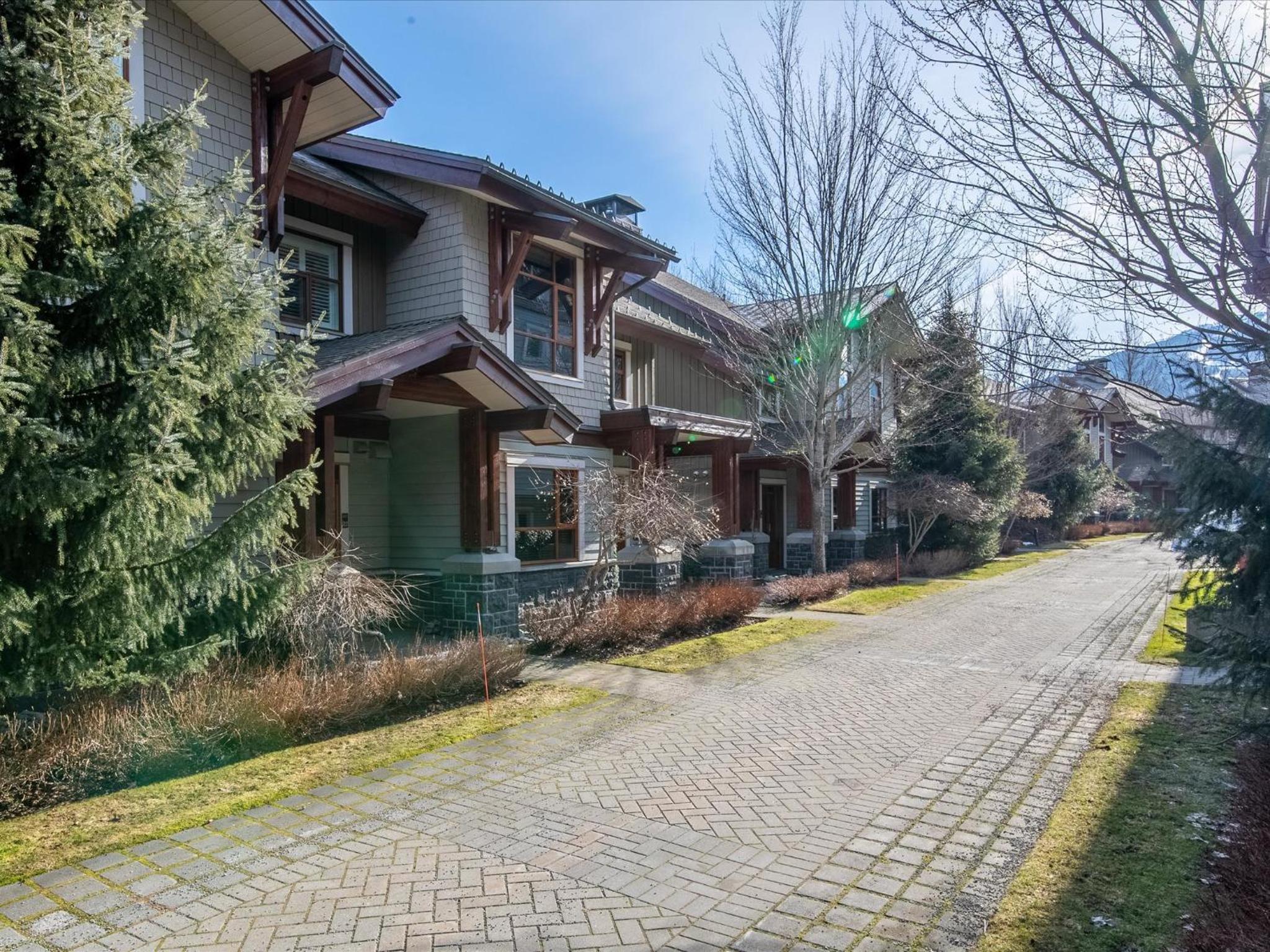 4 bed 3 bath Mountain view townhome offering a Whistler retreat close to everything you might need