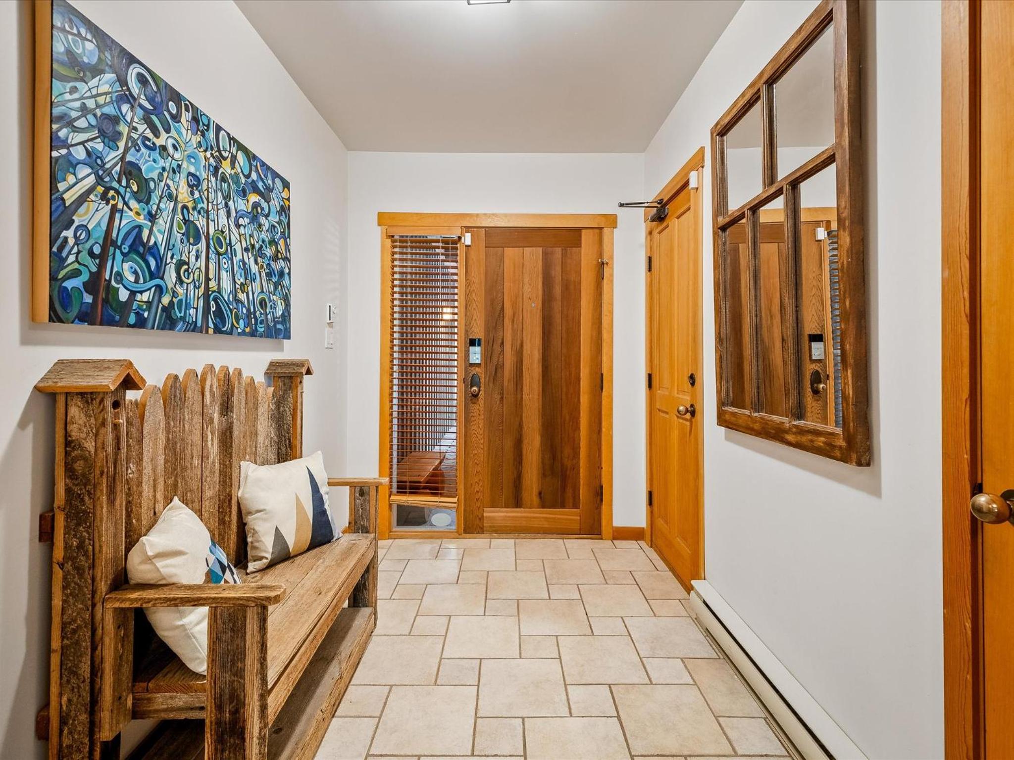 New Listing Cozy 3 bed 3 bath ski-in ski out access fireplace private hot tub and garage