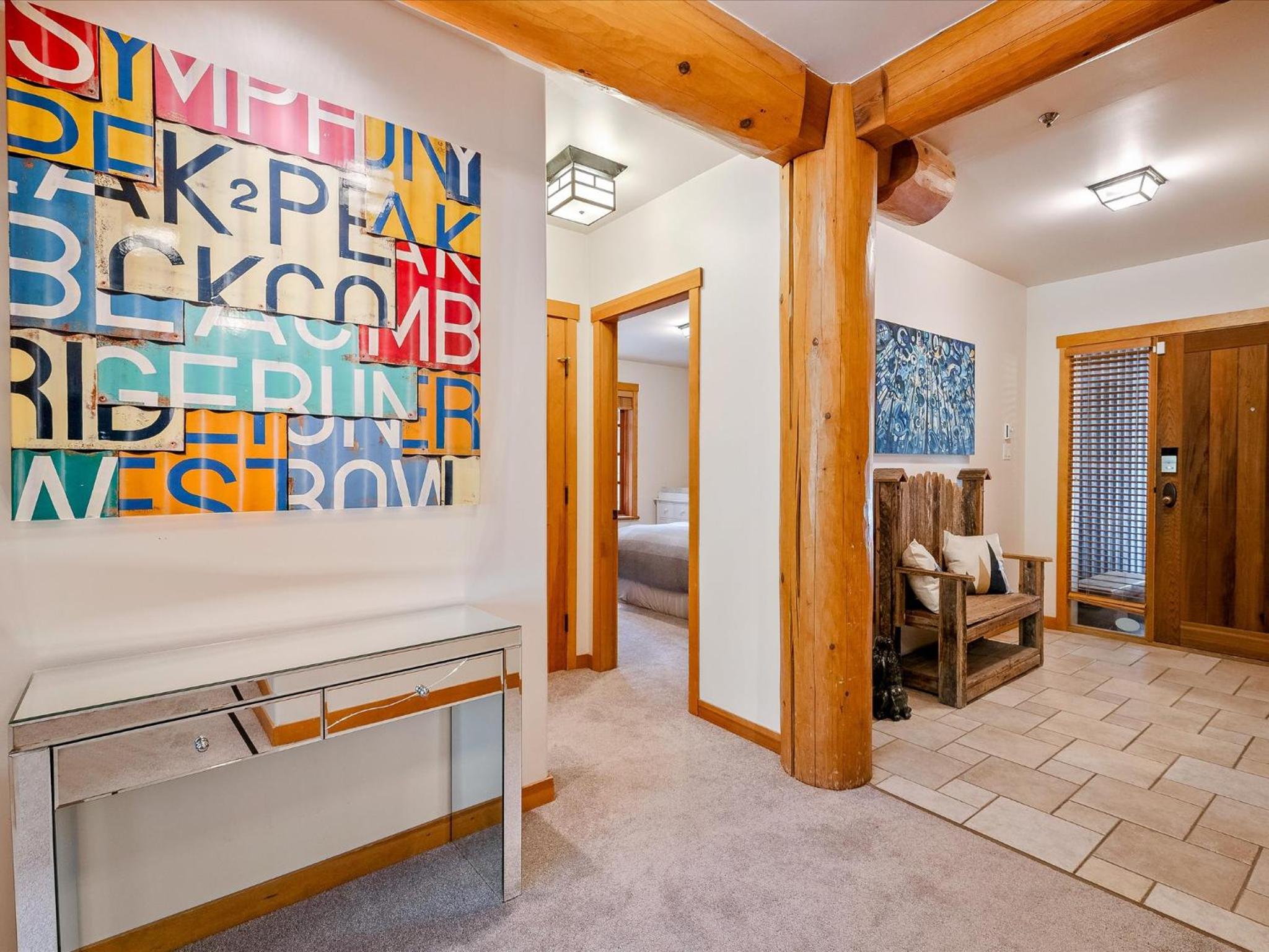 New Listing Cozy 3 bed 3 bath ski-in ski out access fireplace private hot tub and garage