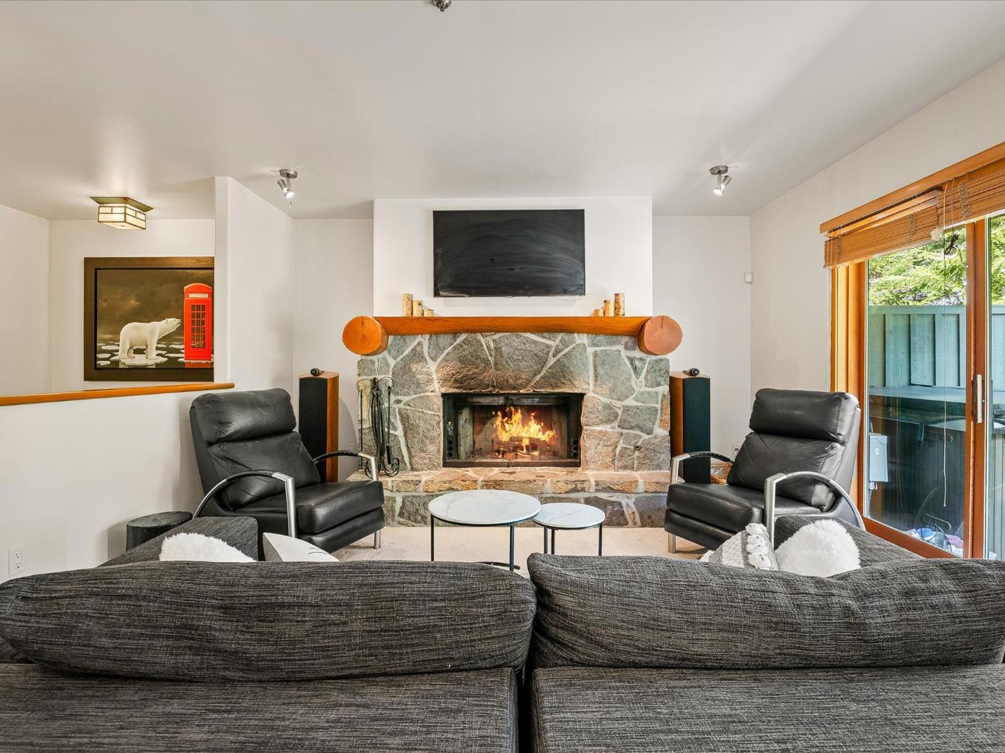 New Listing Cozy 3 bed 3 bath ski-in ski out access fireplace private hot tub and garage