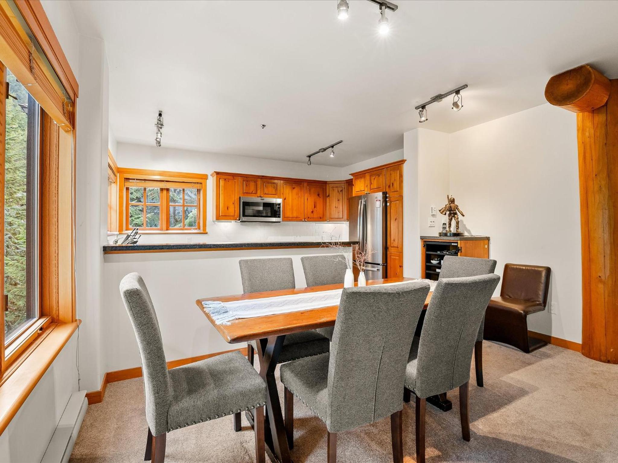 New Listing Cozy 3 bed 3 bath ski-in ski out access fireplace private hot tub and garage