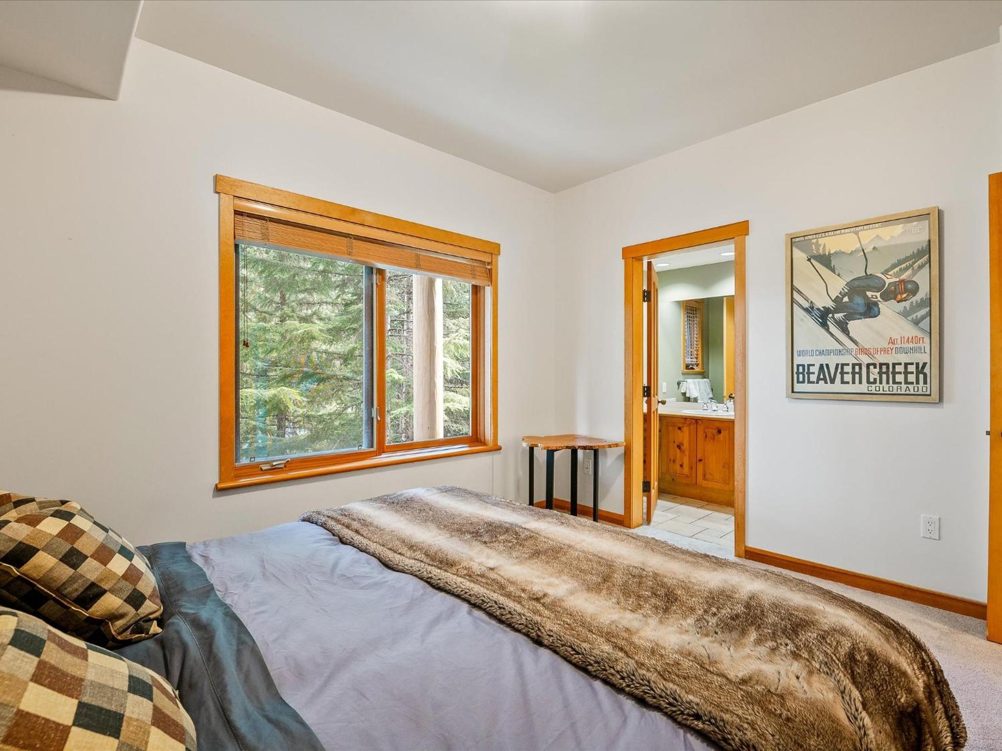 New Listing Cozy 3 bed 3 bath ski-in ski out access fireplace private hot tub and garage