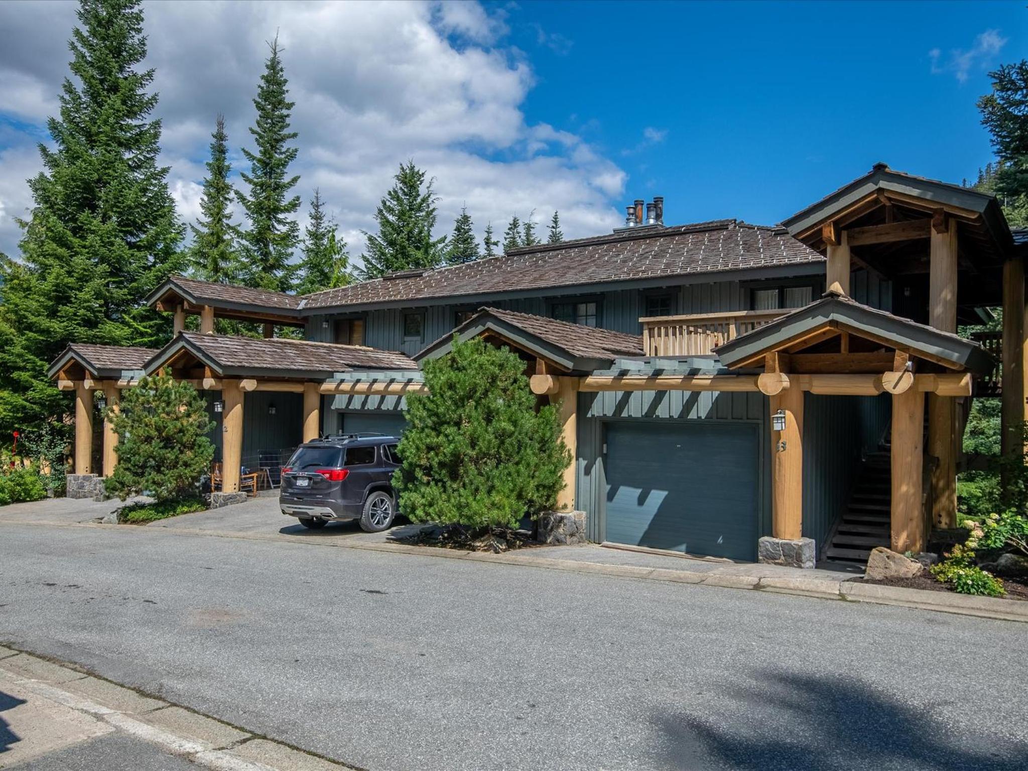 New Listing Cozy 3 bed 3 bath ski-in ski out access fireplace private hot tub and garage