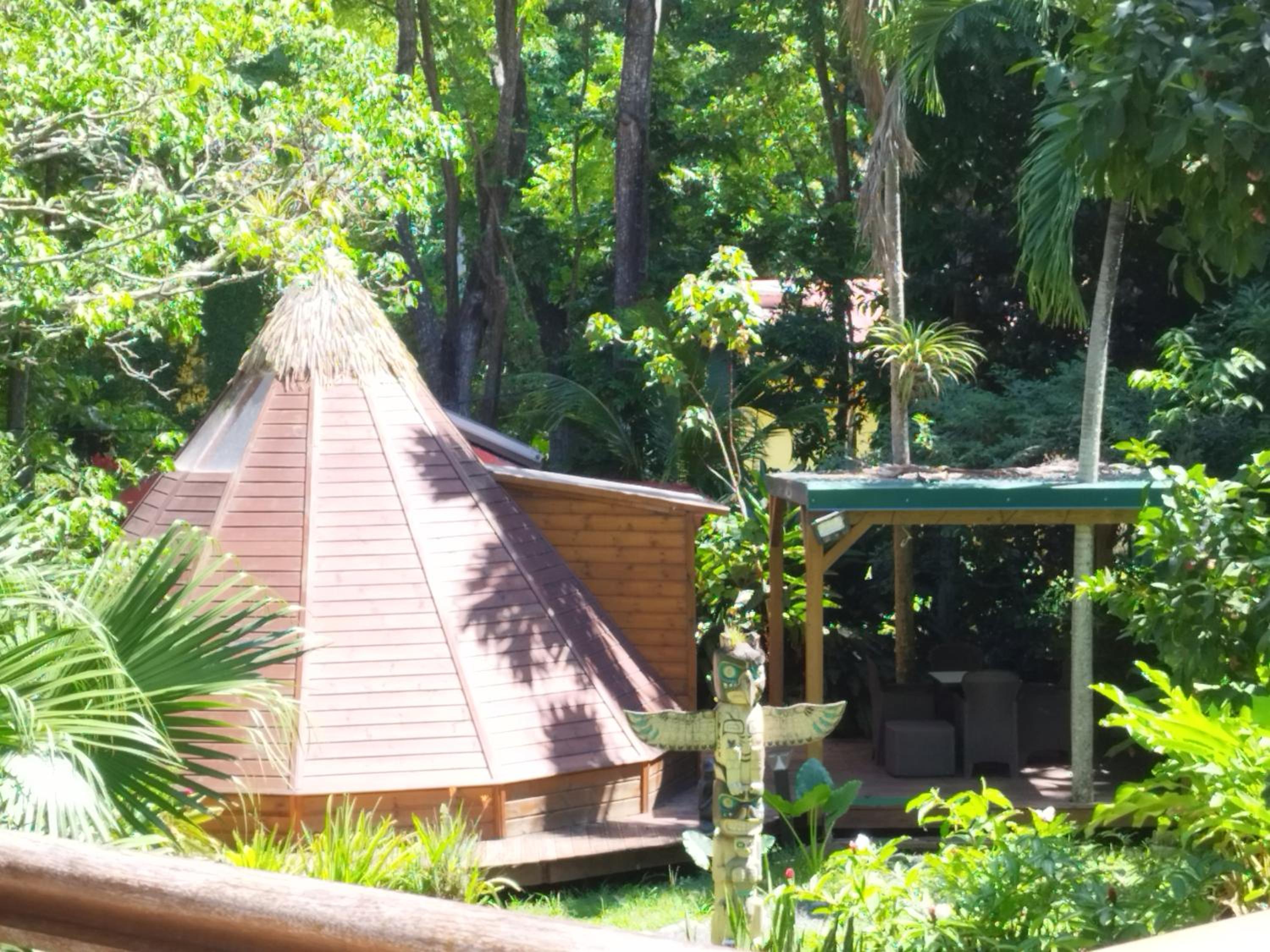 Gite du Manial Tipi bois Danse du Soleil