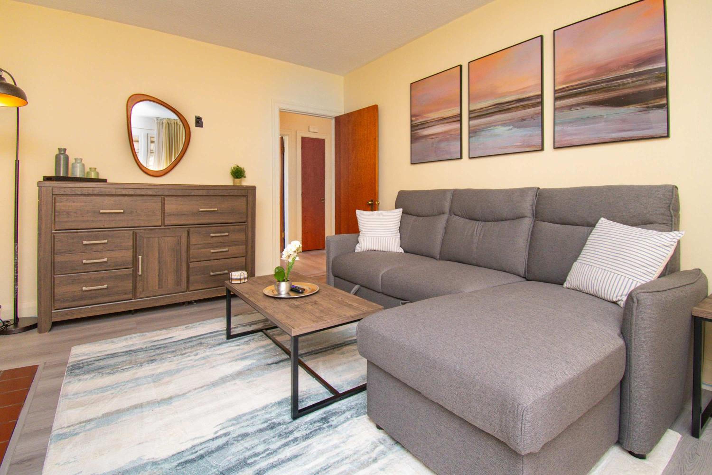 Cabin in Orillia with 3BR - Nearby Trails Skiing and More