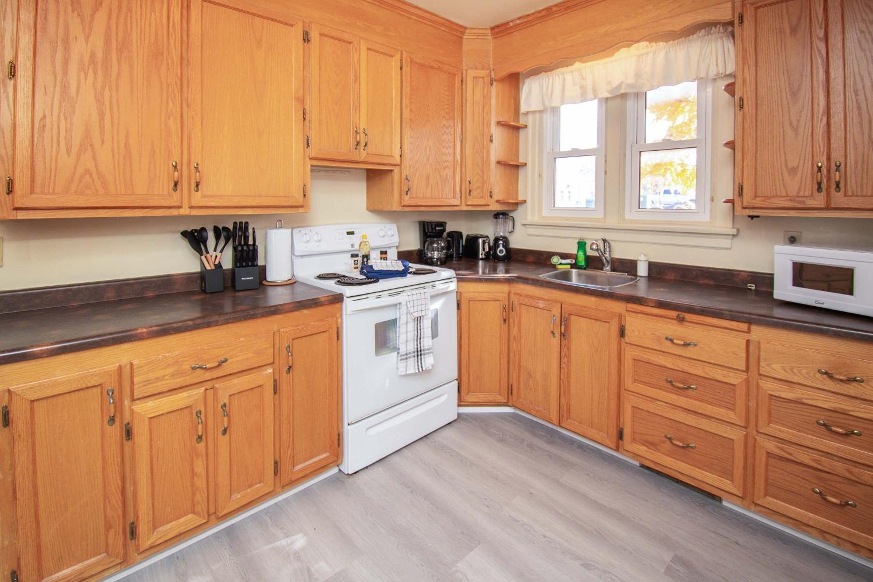 Cabin in Orillia with 3BR - Nearby Trails Skiing and More