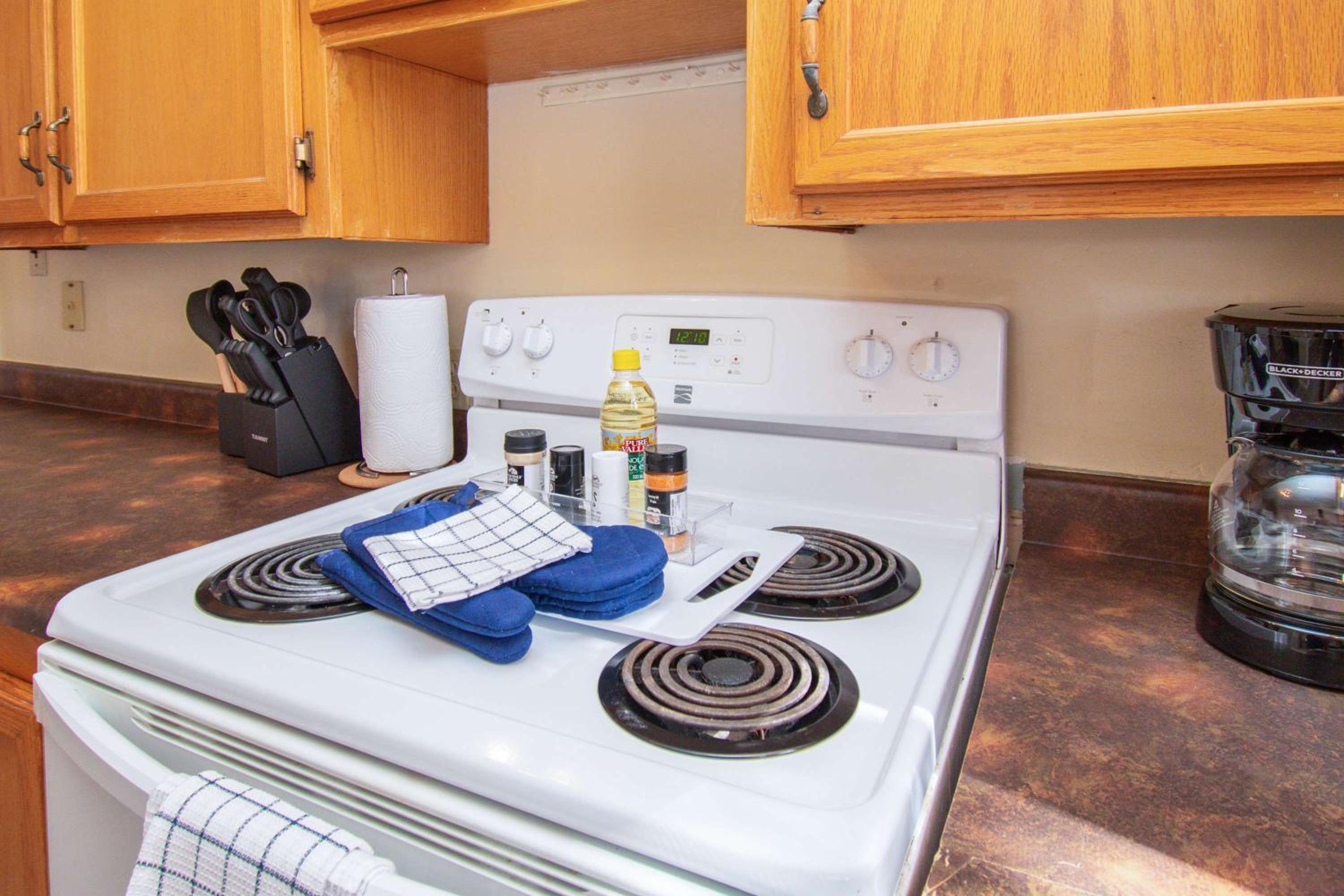 Cabin in Orillia with 3BR - Nearby Trails Skiing and More