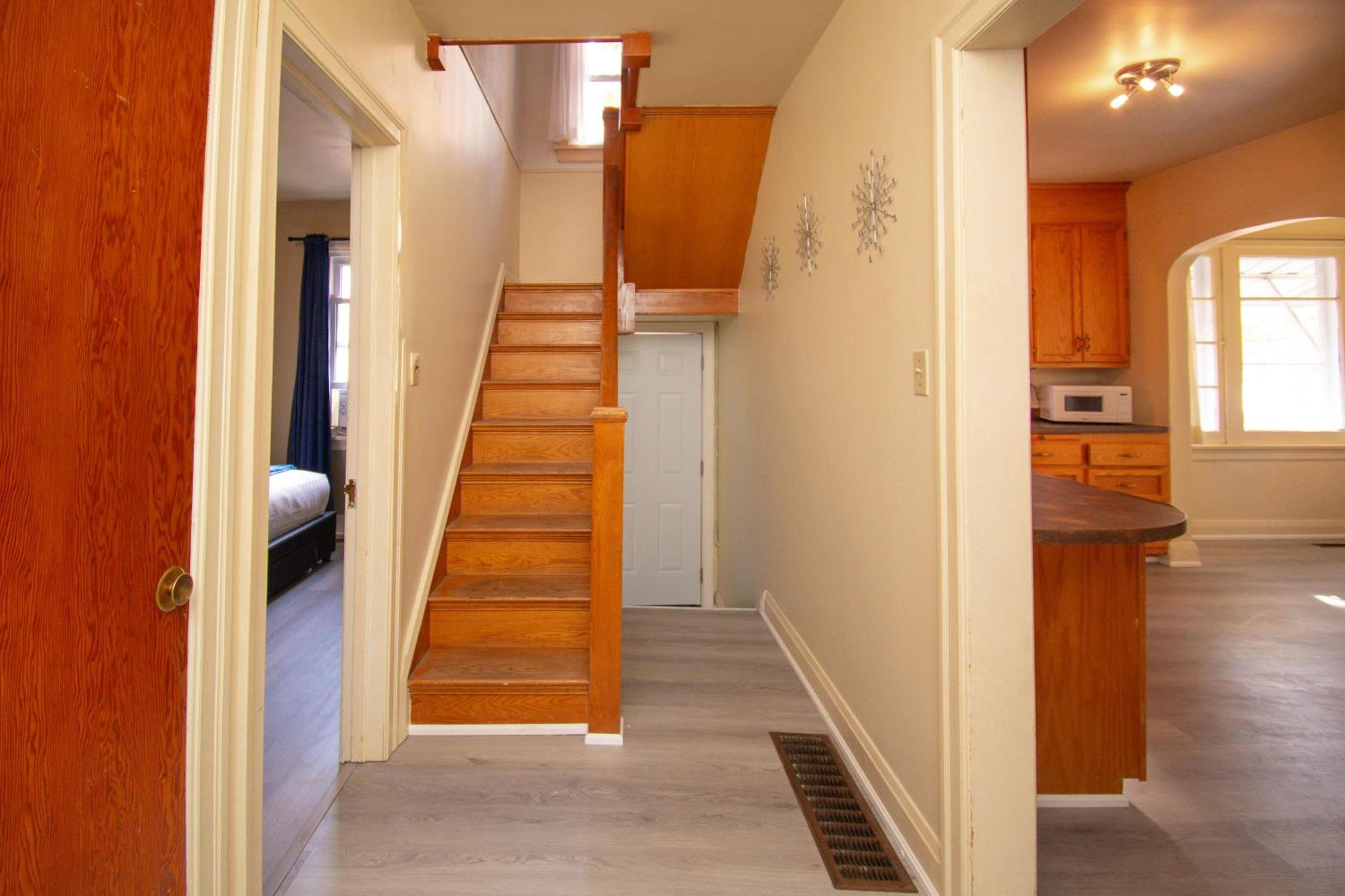Cabin in Orillia with 3BR - Nearby Trails Skiing and More