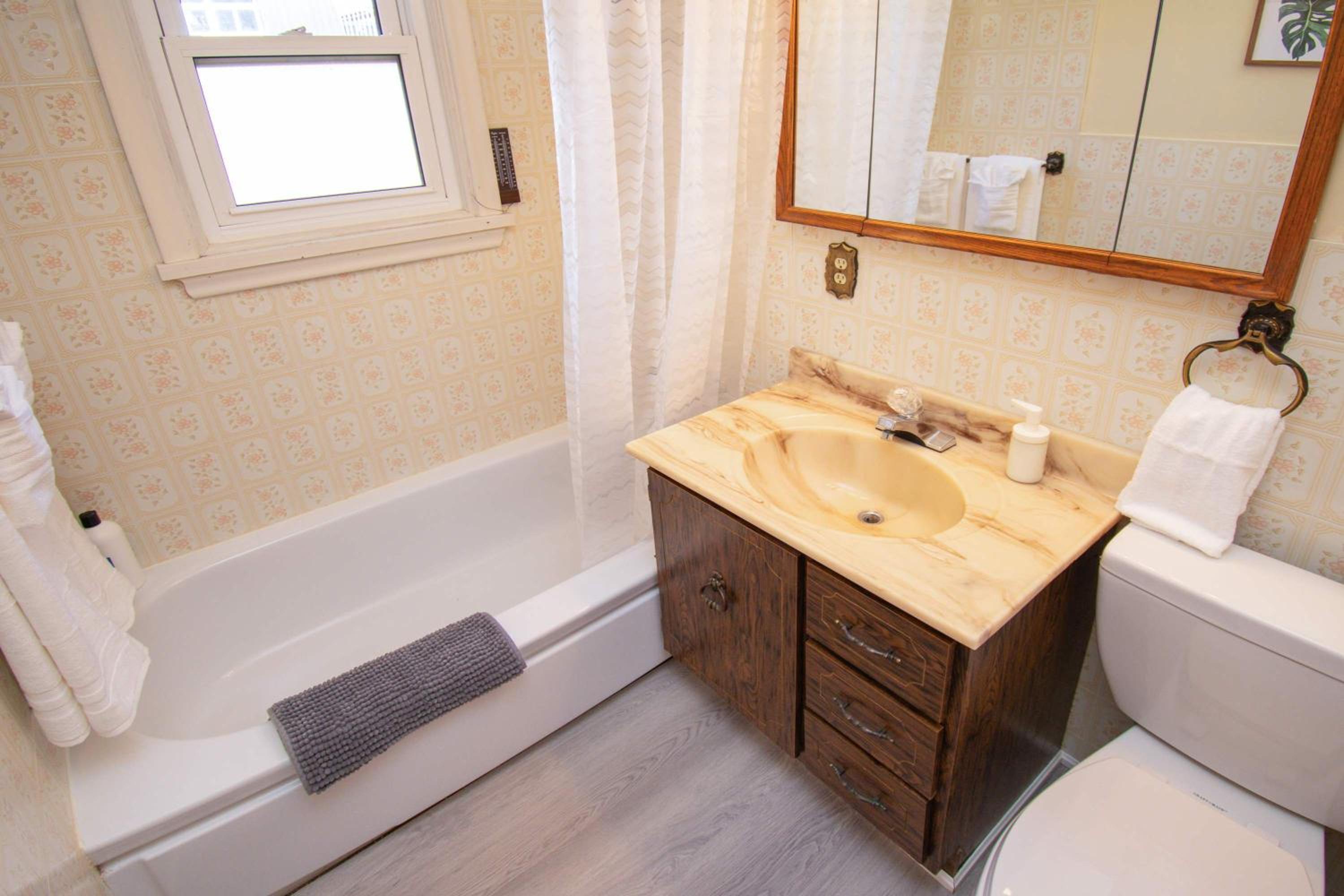 Cabin in Orillia with 3BR - Nearby Trails Skiing and More