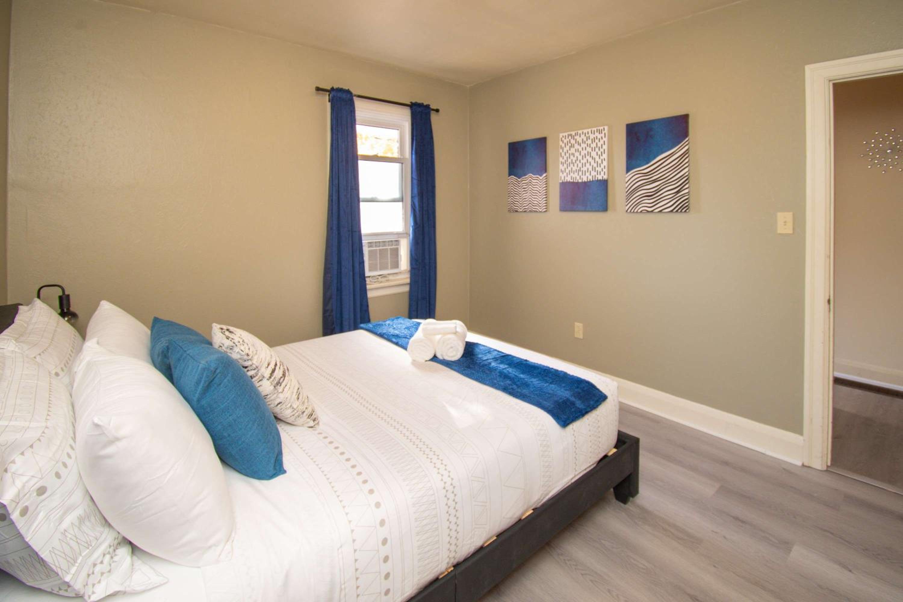 Cabin in Orillia with 3BR - Nearby Trails Skiing and More